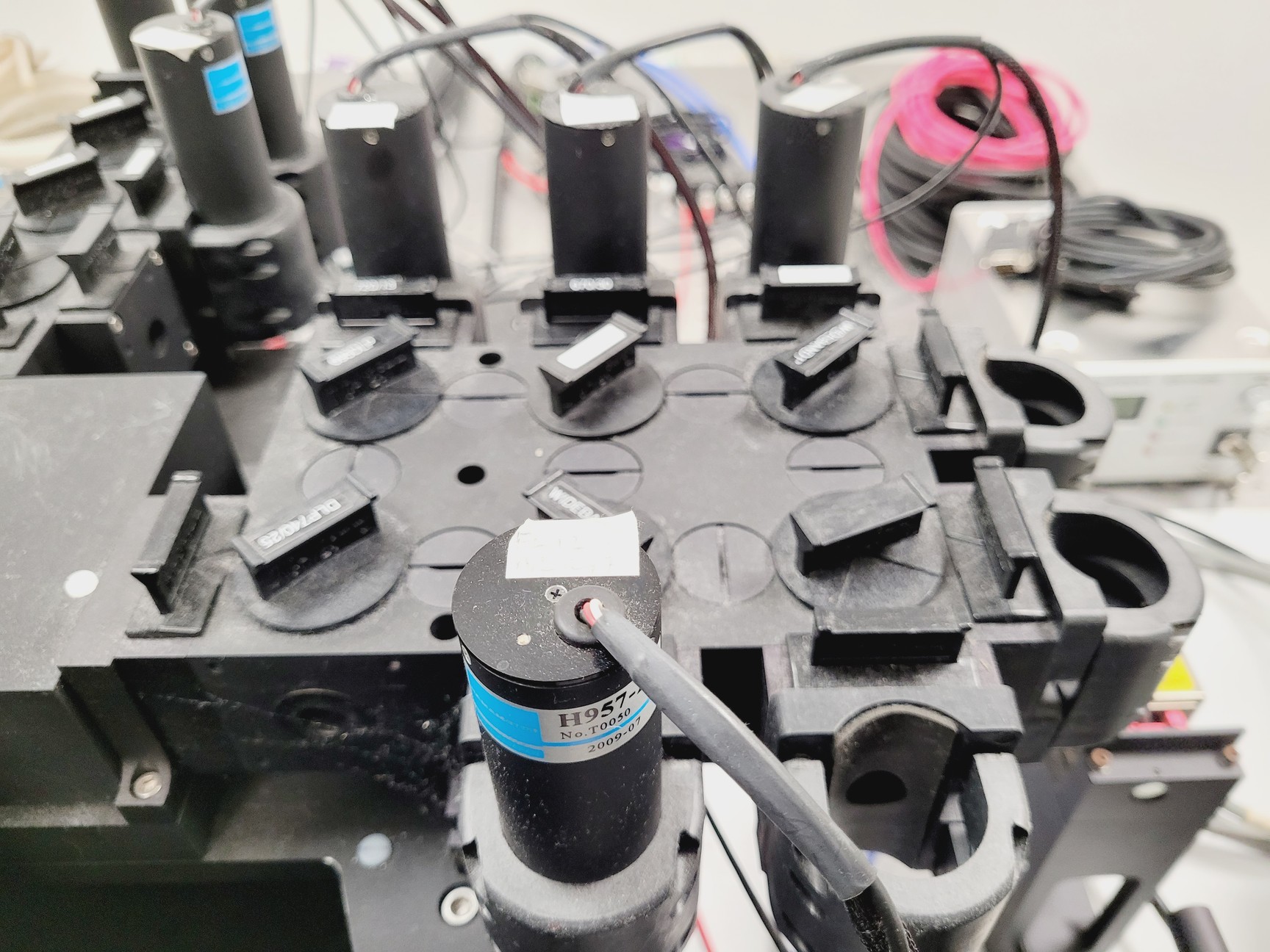 Image of Beckman Coulter MoFlo XDP Cell Sorter Laser Cytomation System + Optics Table Lab