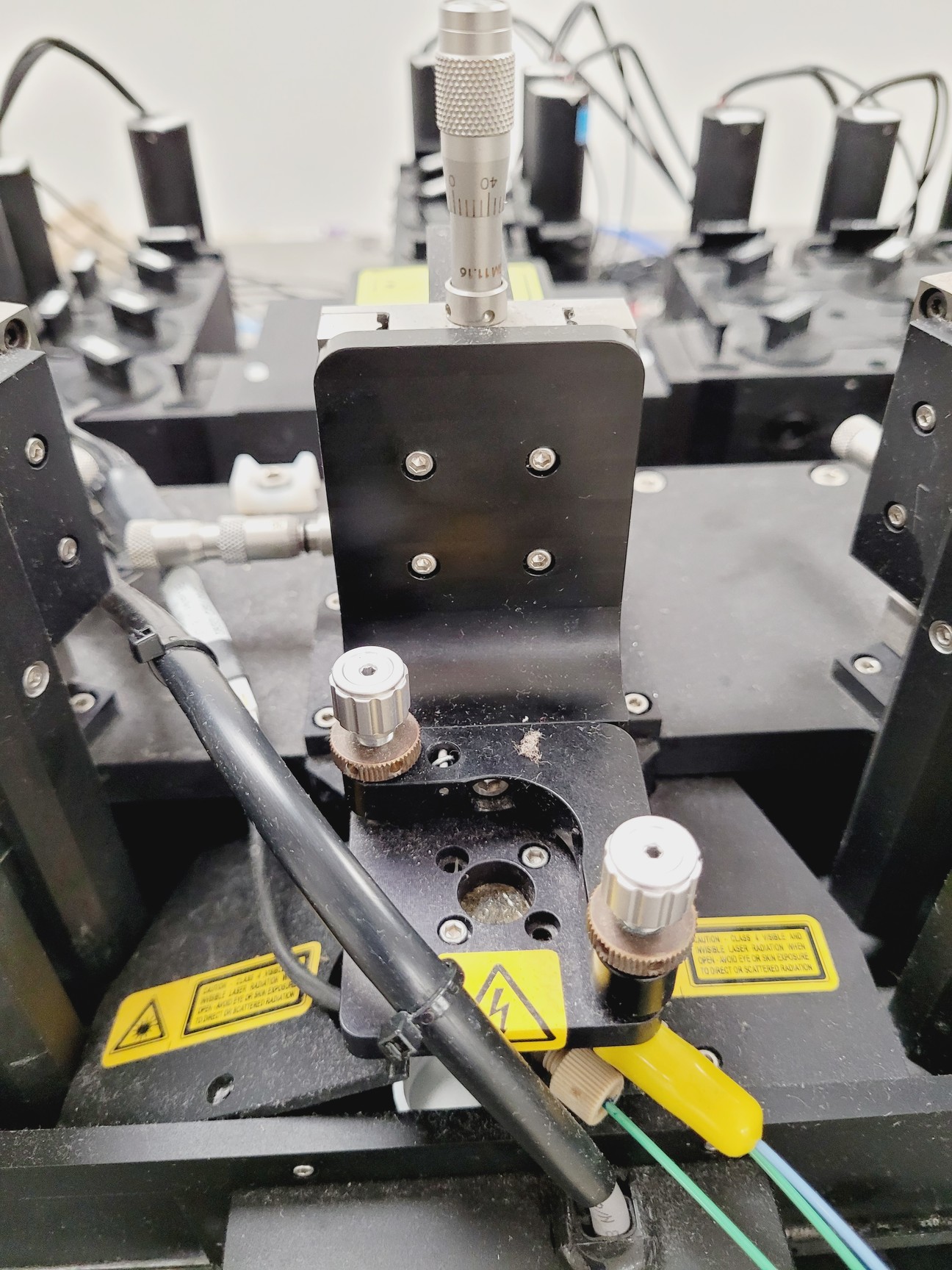 Image of Beckman Coulter MoFlo XDP Cell Sorter Laser Cytomation System + Optics Table Lab