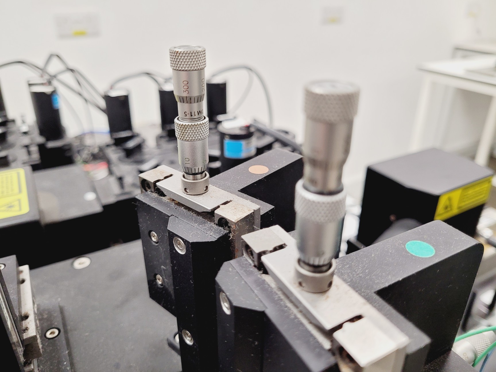 Image of Beckman Coulter MoFlo XDP Cell Sorter Laser Cytomation System + Optics Table Lab