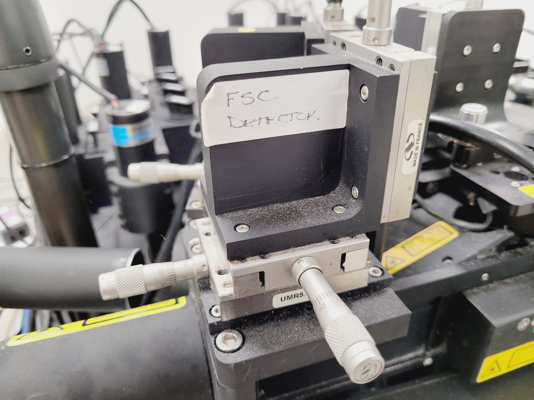 Image of Beckman Coulter MoFlo XDP Cell Sorter Laser Cytomation System + Optics Table Lab