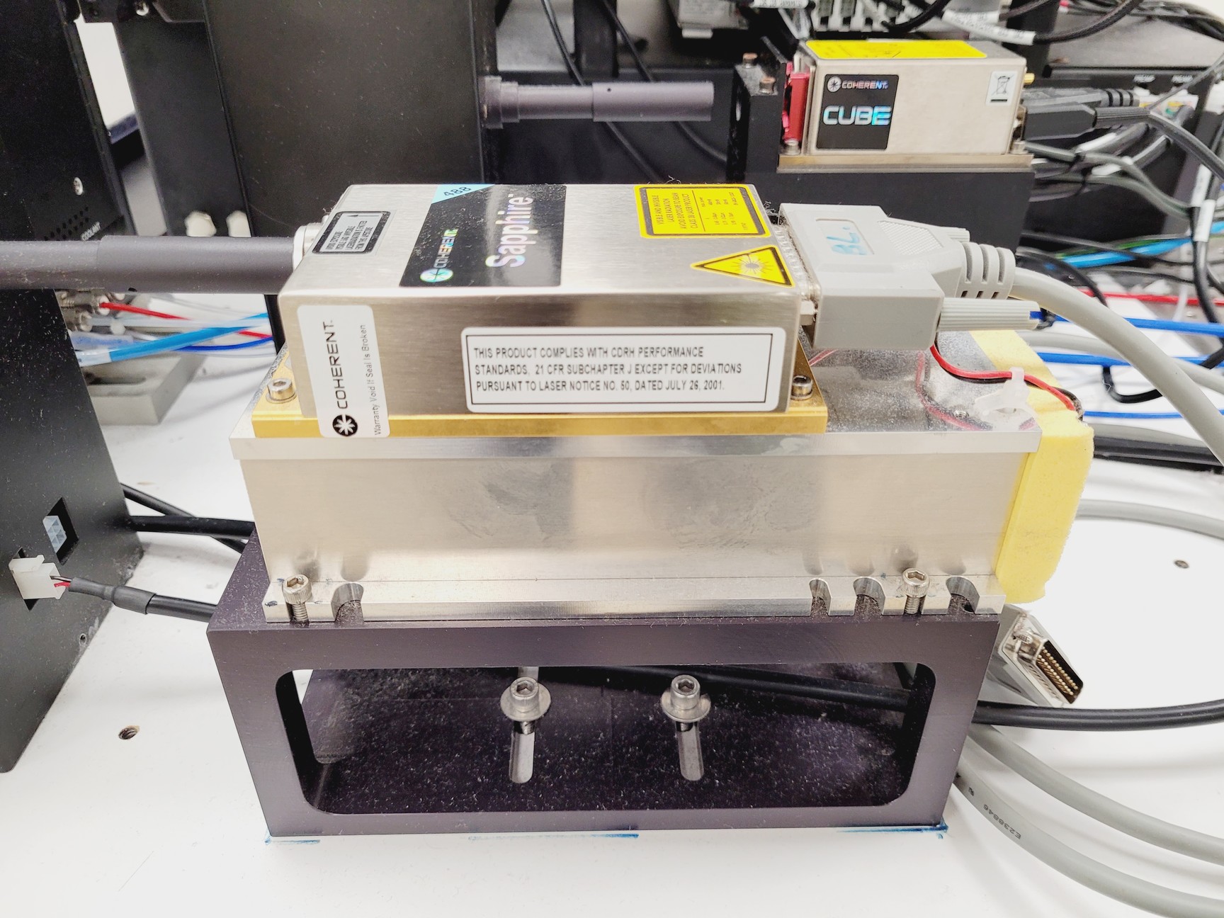 Image of Beckman Coulter MoFlo XDP Cell Sorter Laser Cytomation System + Optics Table Lab