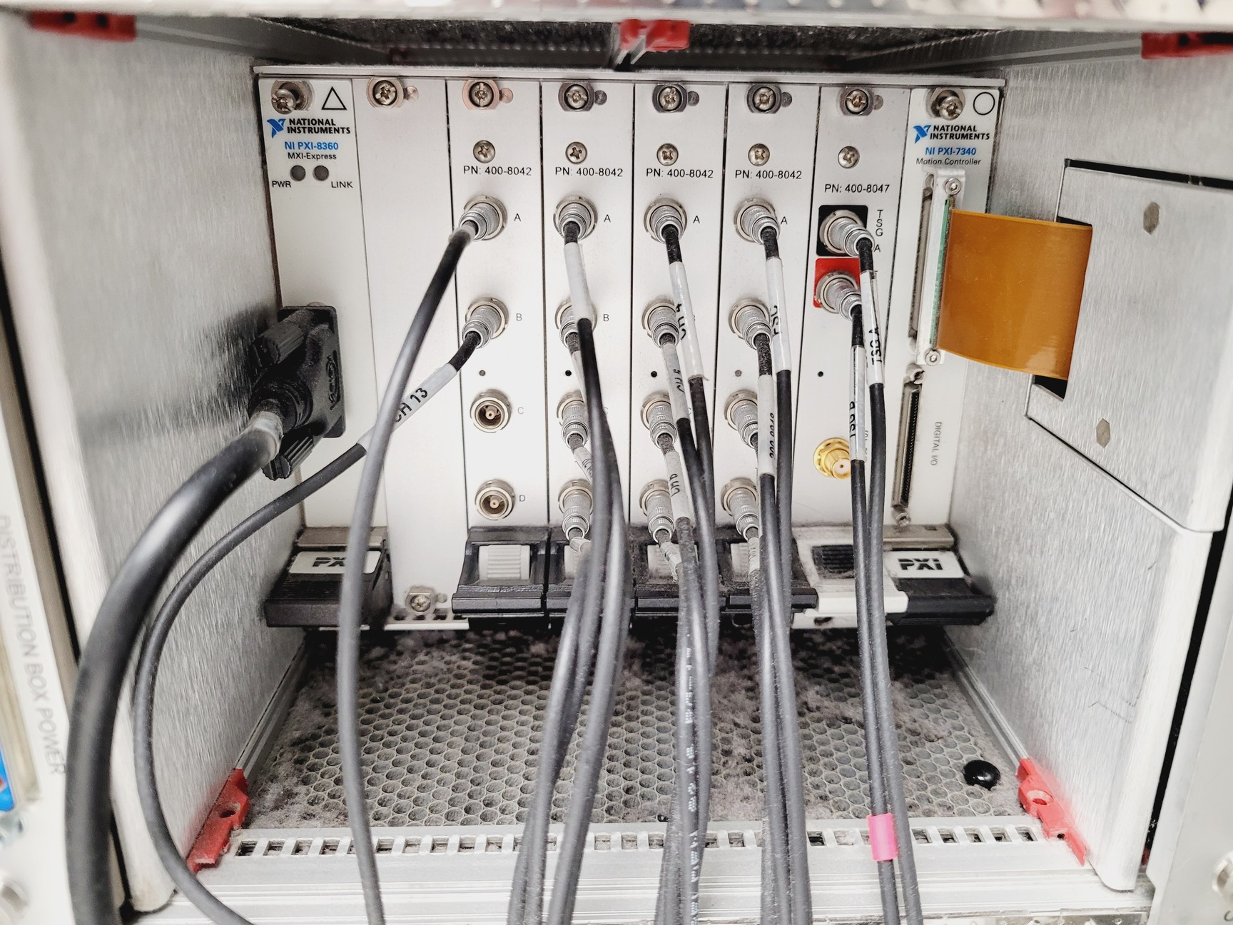 Image of Beckman Coulter MoFlo XDP Cell Sorter Laser Cytomation System + Optics Table Lab