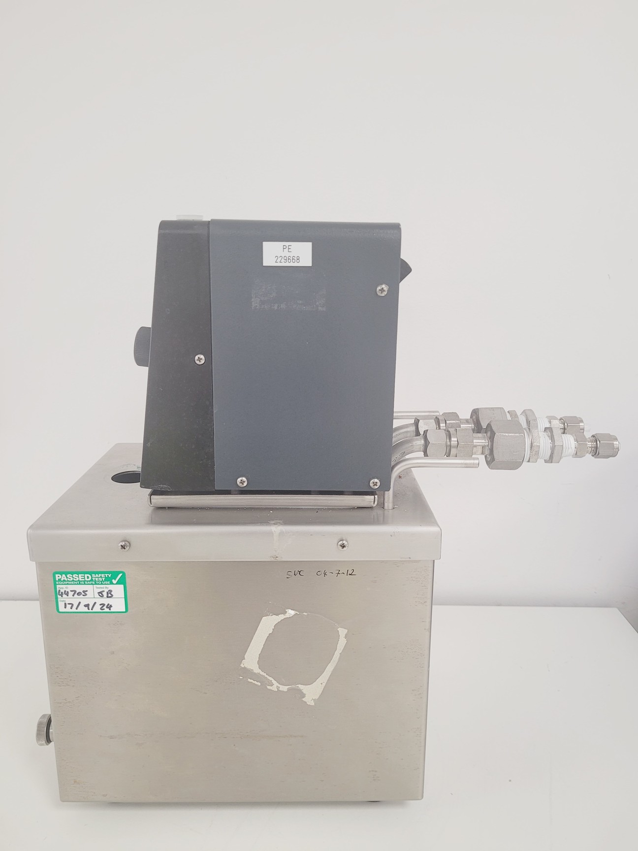 Image of Huber 2 Litre Water Bath w/ Polystat CC3 Thermostat Lab