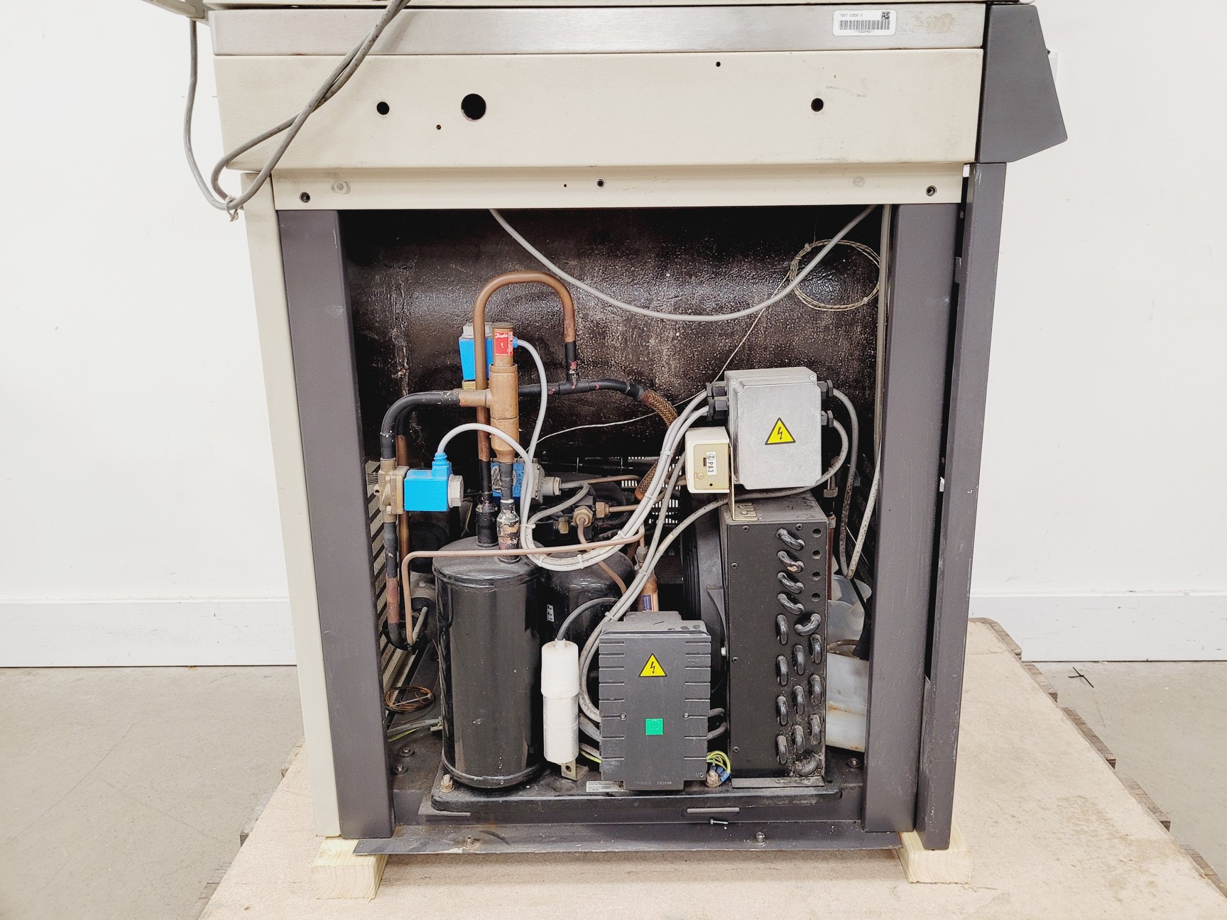 Image of Edwards Refrigerated Chamber & Freeze Dryer Super Modulyo Lab Faulty