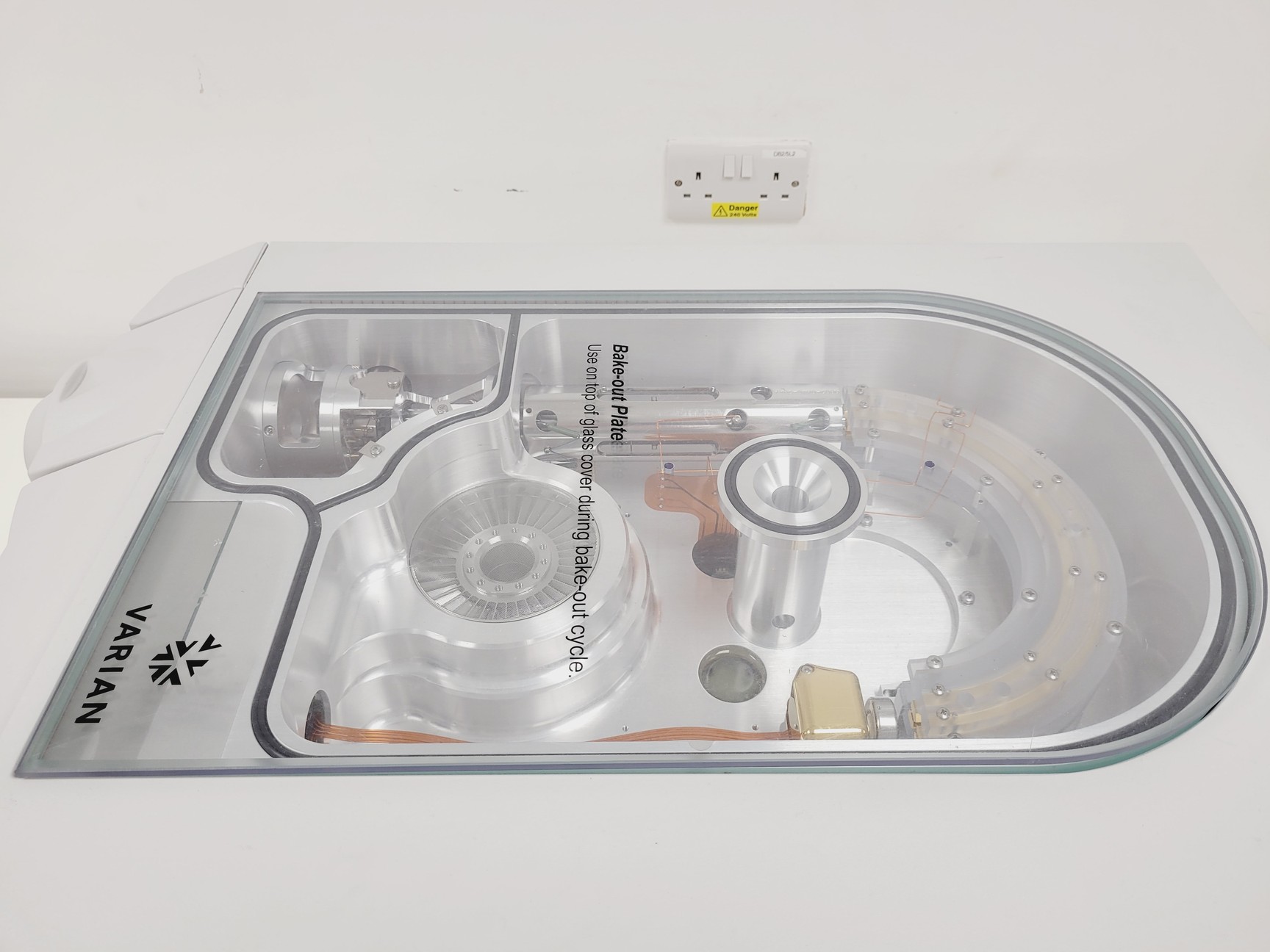 Varian 450-GC GC-MS System w/ 300-MS SQ Mass Spectrometer & CP 8410 ...