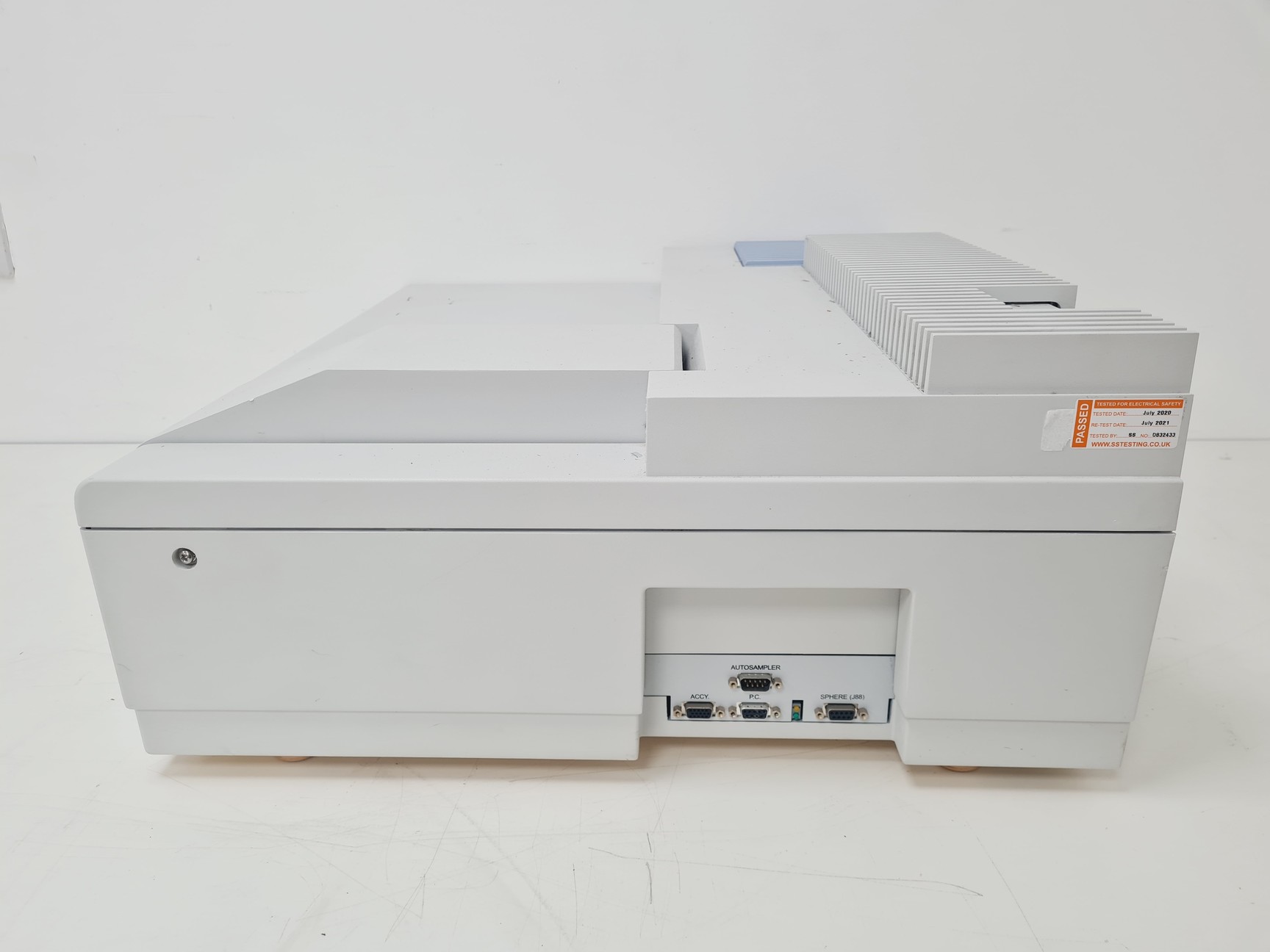 Image of Perkin Elmer Lambda 25 UV/VIS Spectrometer Lab