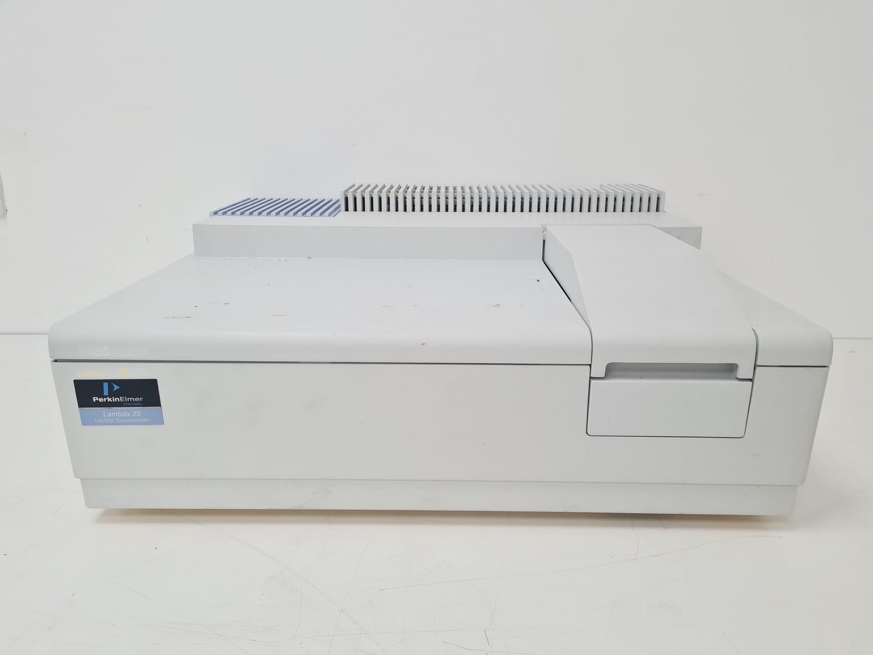 Image of Perkin Elmer Lambda 25 UV/VIS Spectrometer Lab