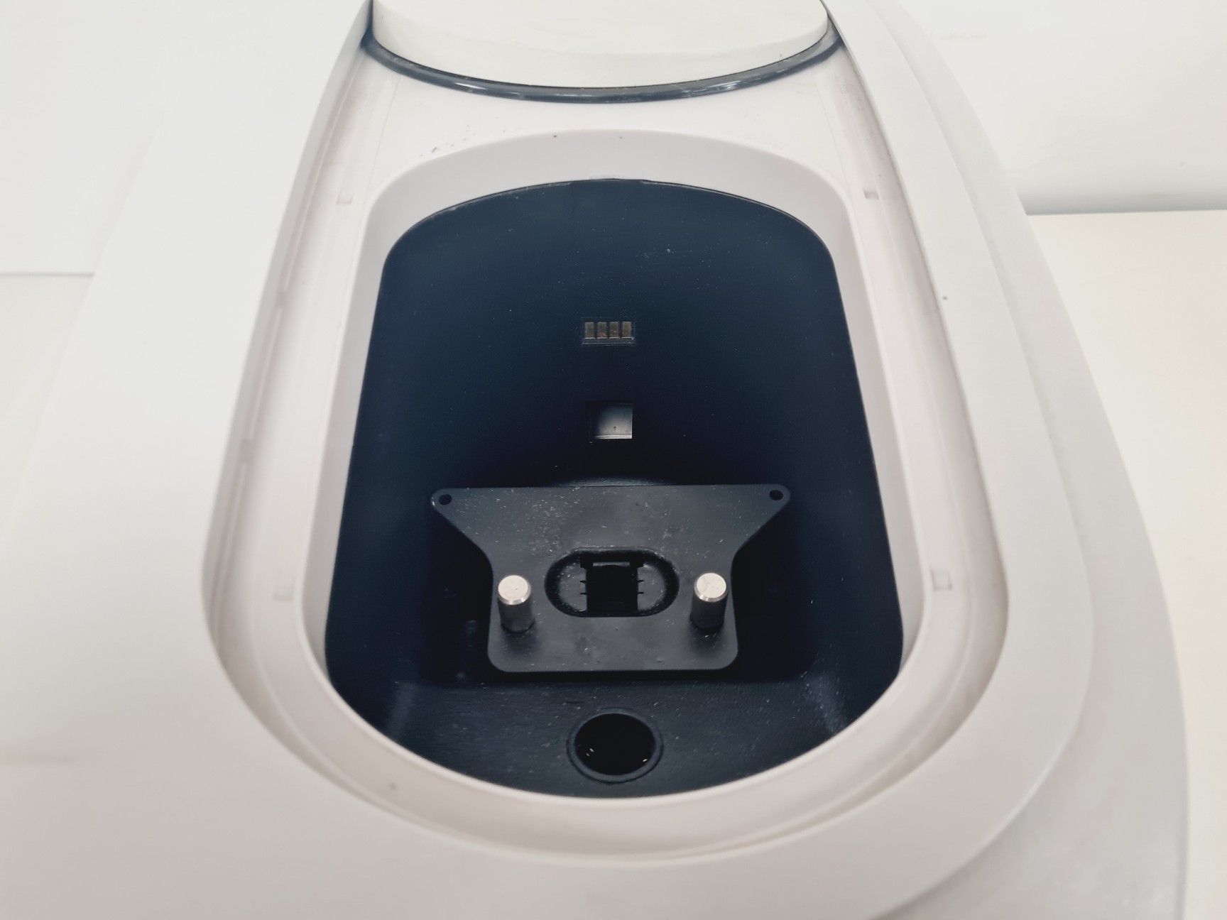 Image of Beckman Coulter DU730 UV/Vis Spectrophotometer - New Tungsten Lamp Lab
