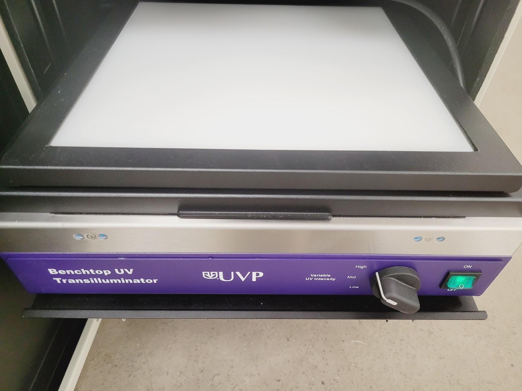 Biospectrum Machine UVP BioSpectrum 800 MultiSpectral Imaging System And UVP Light Source Lab