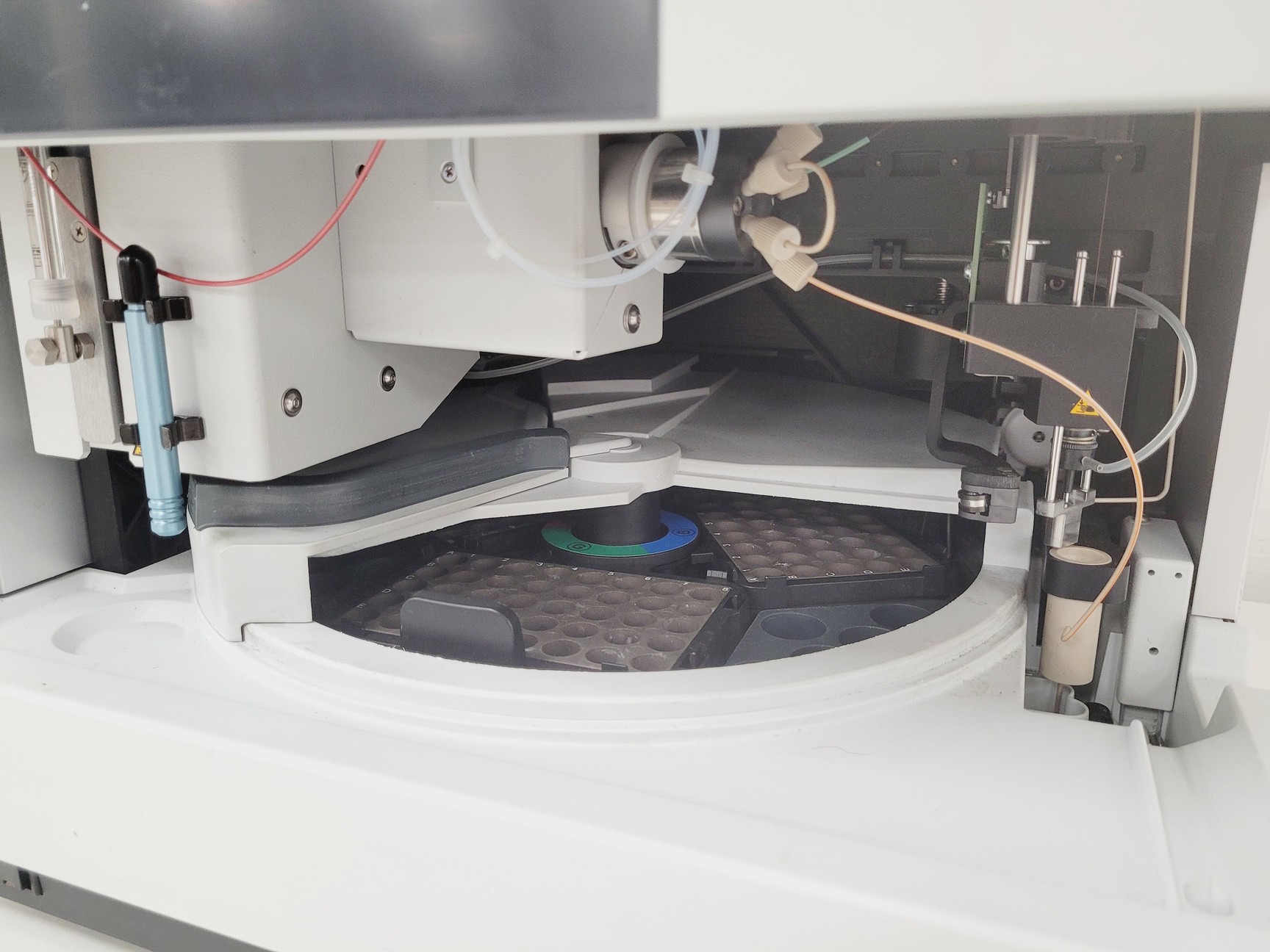 Image of Dionex UltiMate 3000 HPLC System - VWD, RSLCNANO, Autosampler