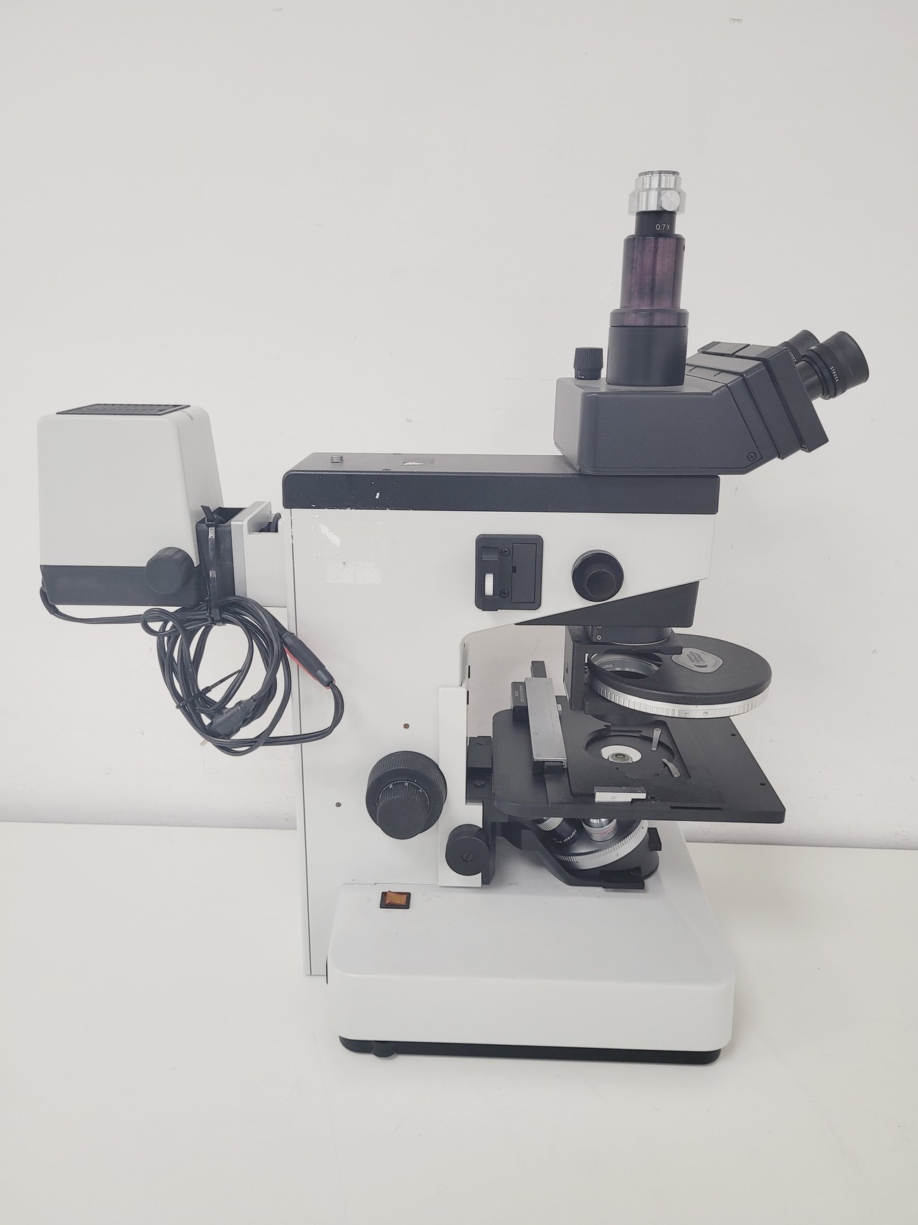Image of Leica Leitz Labovert FS Microscope With Leica 12V/100W Power Supply Lab
