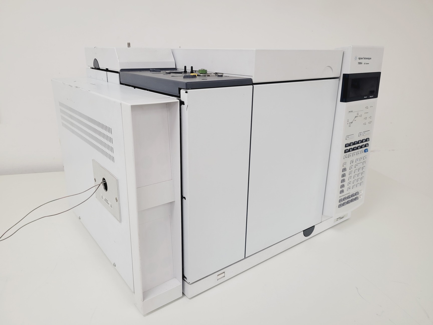 Image of Agilent 7890A GC Gas Chromatography System Model G3440A Lab