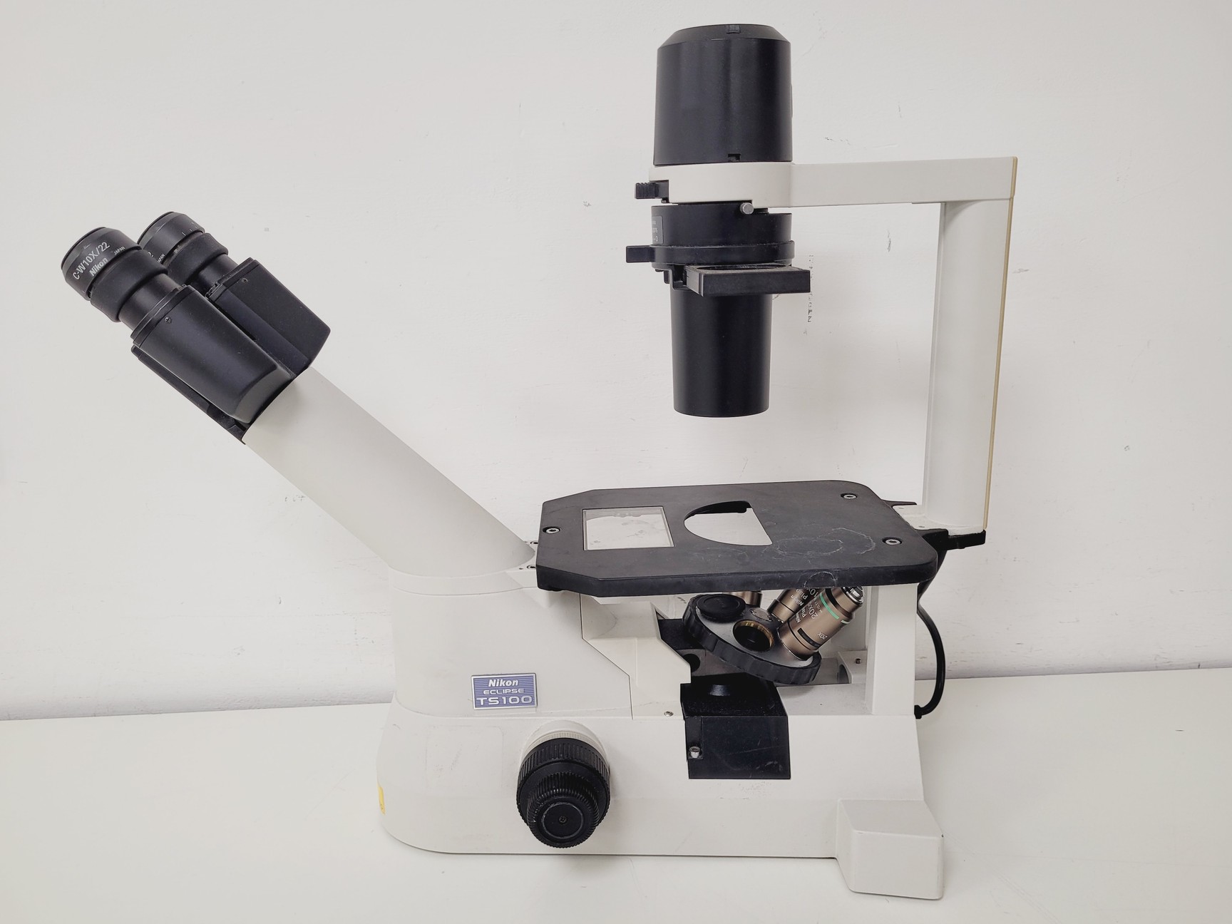 Image of Nikon Eclipse TS100 Microscope w/ 3 x Objectives 4X/0.10, 10X/0.25, 20X/0.40 Lab