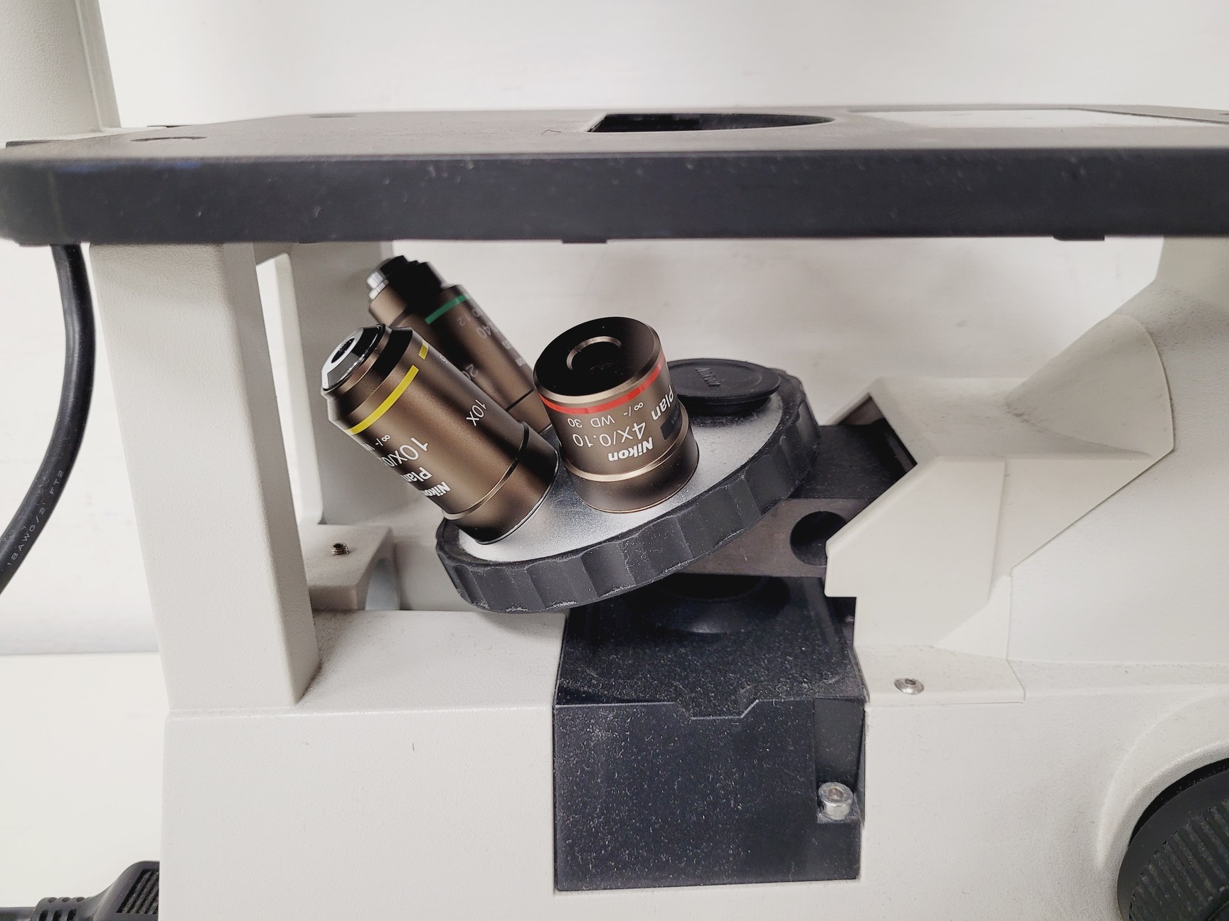 Image of Nikon Eclipse TS100 Microscope w/ 3 x Objectives 4X/0.10, 10X/0.25, 20X/0.40 Lab
