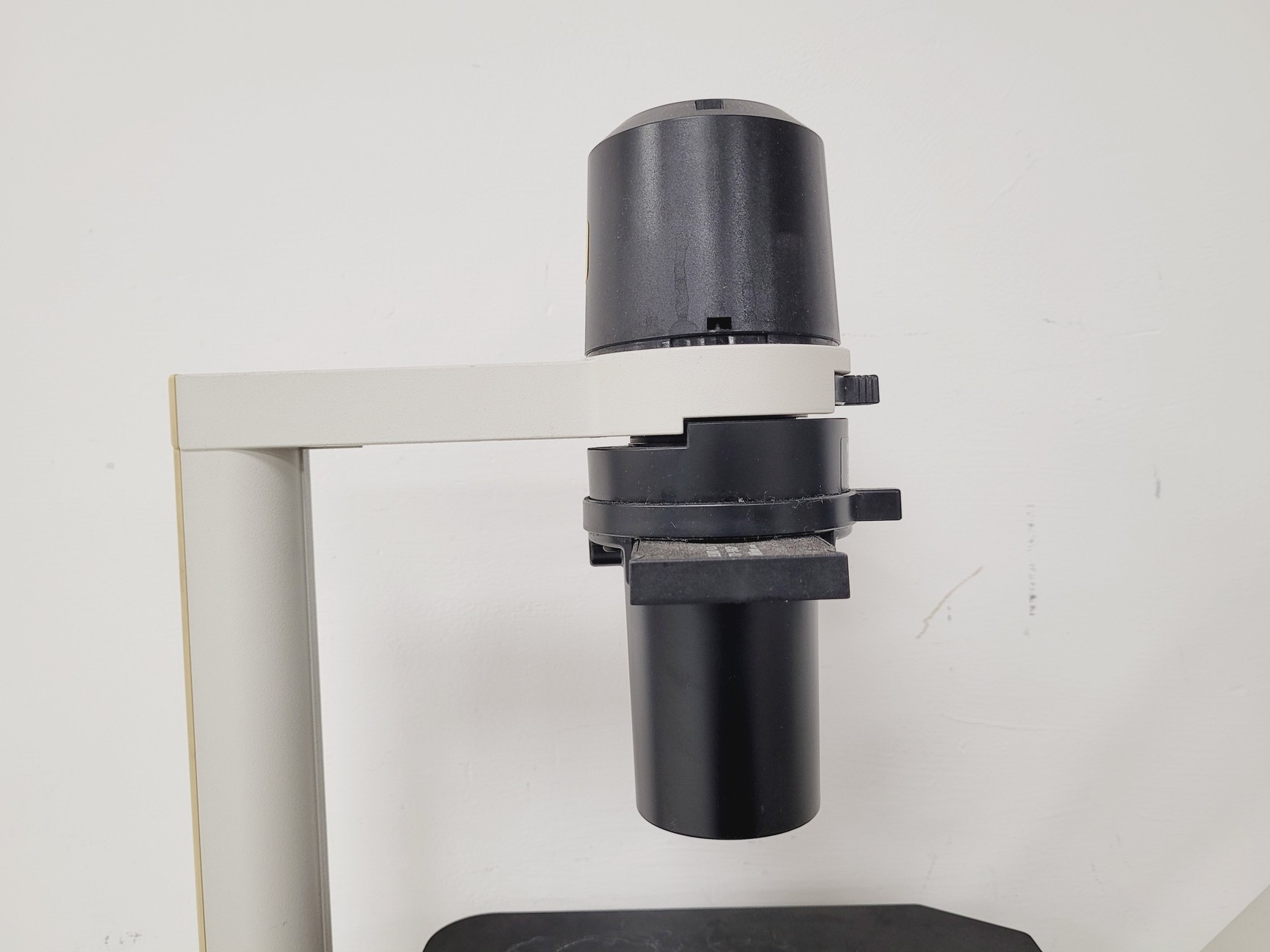 Image of Nikon Eclipse TS100 Microscope w/ 3 x Objectives 4X/0.10, 10X/0.25, 20X/0.40 Lab