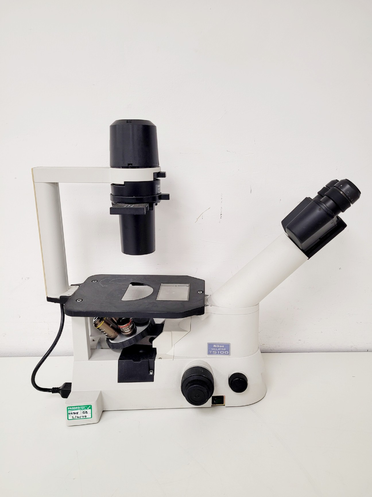 Image of Nikon Eclipse TS100 Microscope w/ 3 x Objectives 4X/0.10, 10X/0.25, 20X/0.40 Lab