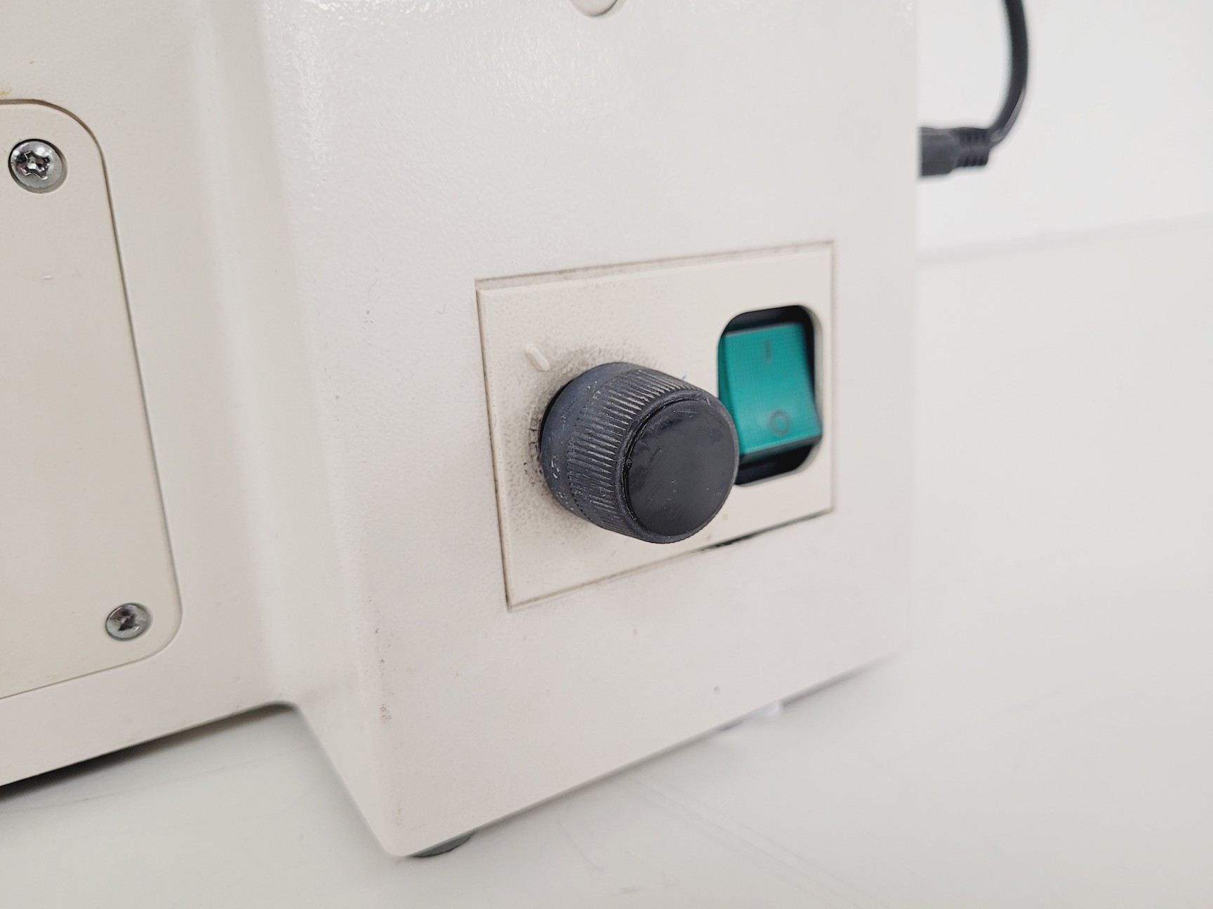 Image of Zeiss Axiovert S100 Microscope with 3 x Objectives Lab