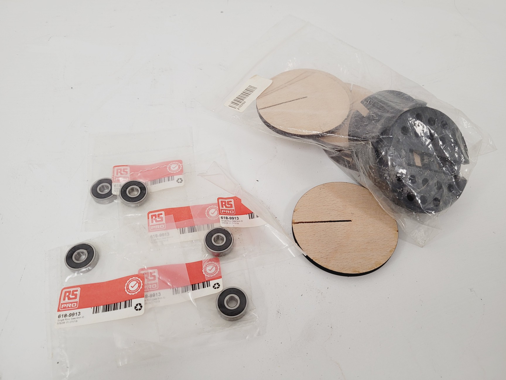 Image of Axminster Hobby Series AWHBS350N Vertical Band Saw & Accessories