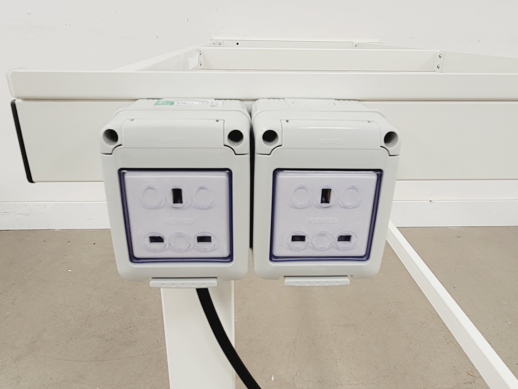 Image of Monmouth DFC1500 Ducted Fume Hood With Stand Lab