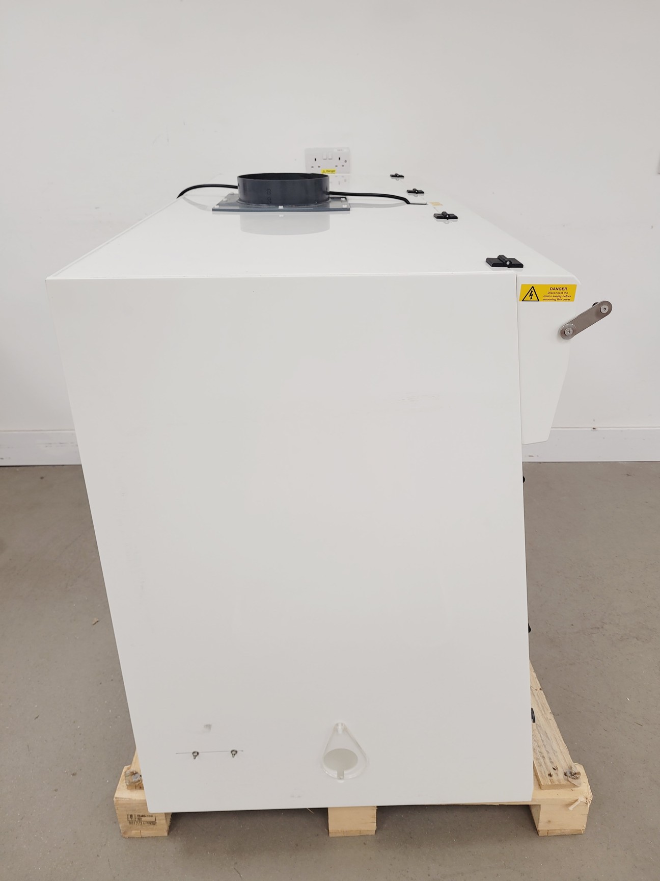 Image of Monmouth DFC1500 Ducted Fume Hood With Stand Lab