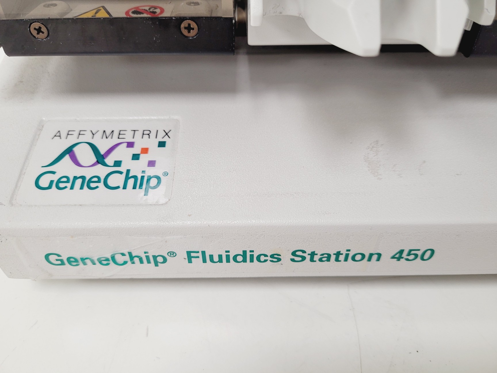 Image of GeneChip Fluidics Station Model 450 Lab