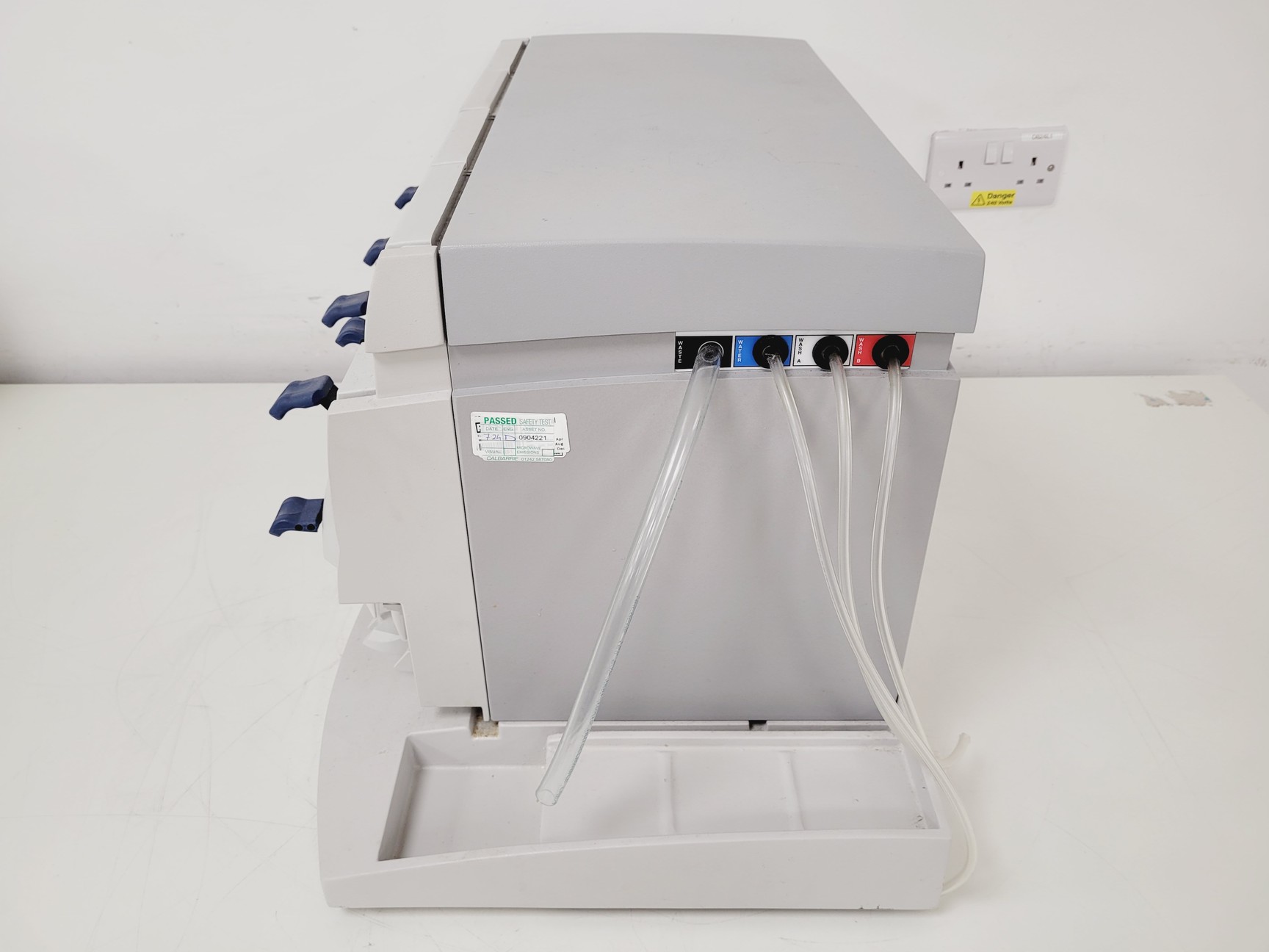 Image of GeneChip Fluidics Station Type 450 Lab