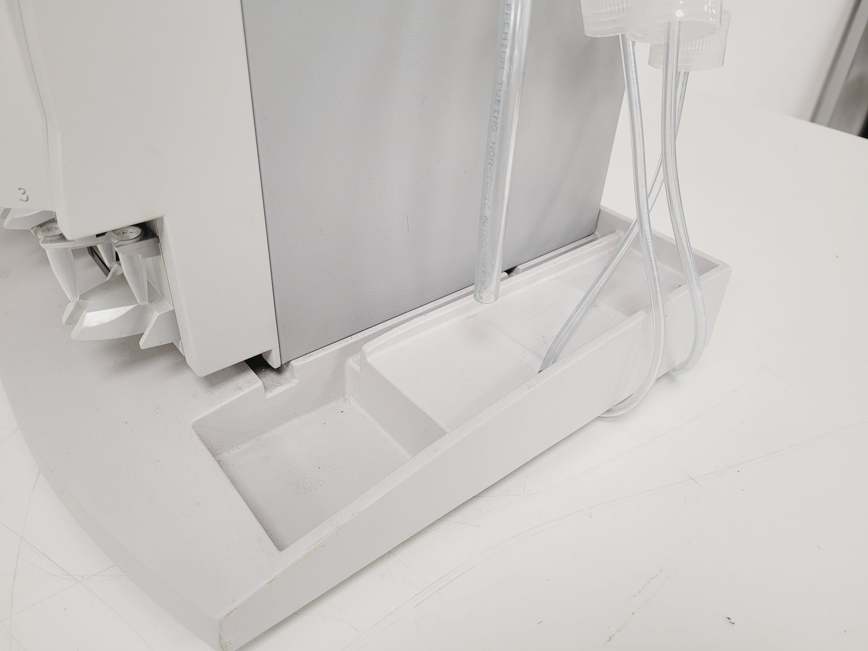 Image of GeneChip Model 450/400 Fluidics Station Lab