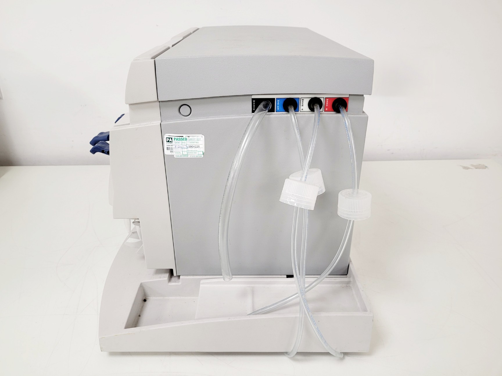 Image of GeneChip Model 450/400 Fluidics Station Lab