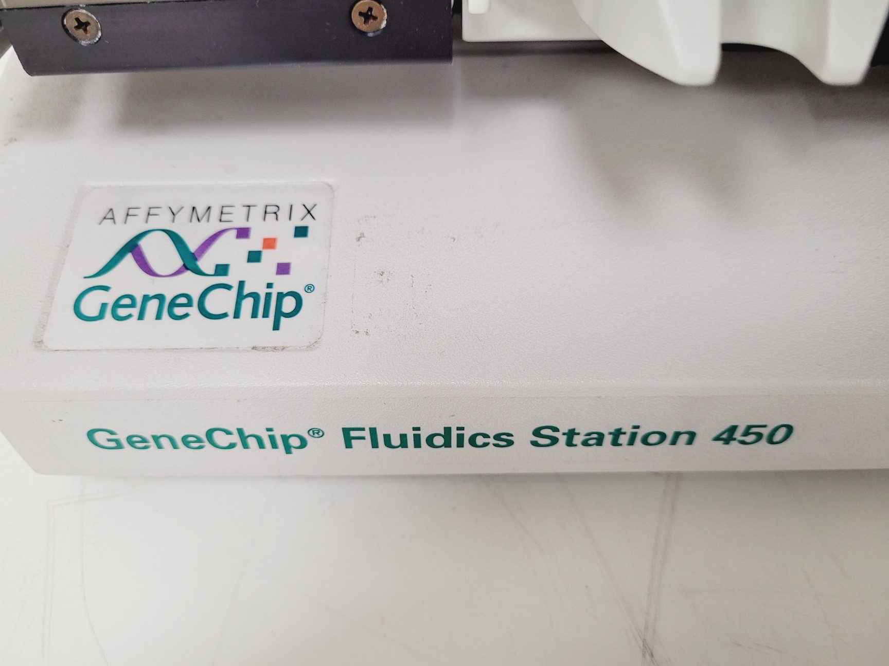 Image of GeneChip Model 450/400 Fluidics Station Lab