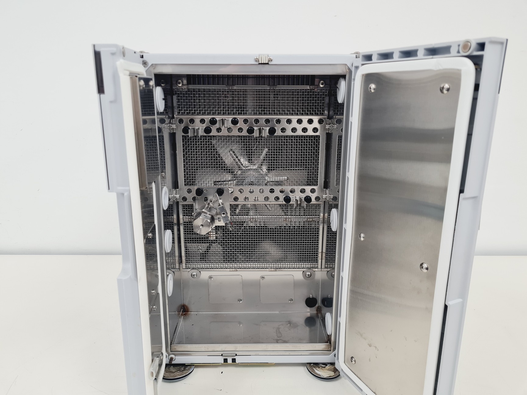 Image of Shimadzu LCMS-2020 LC-MS System 