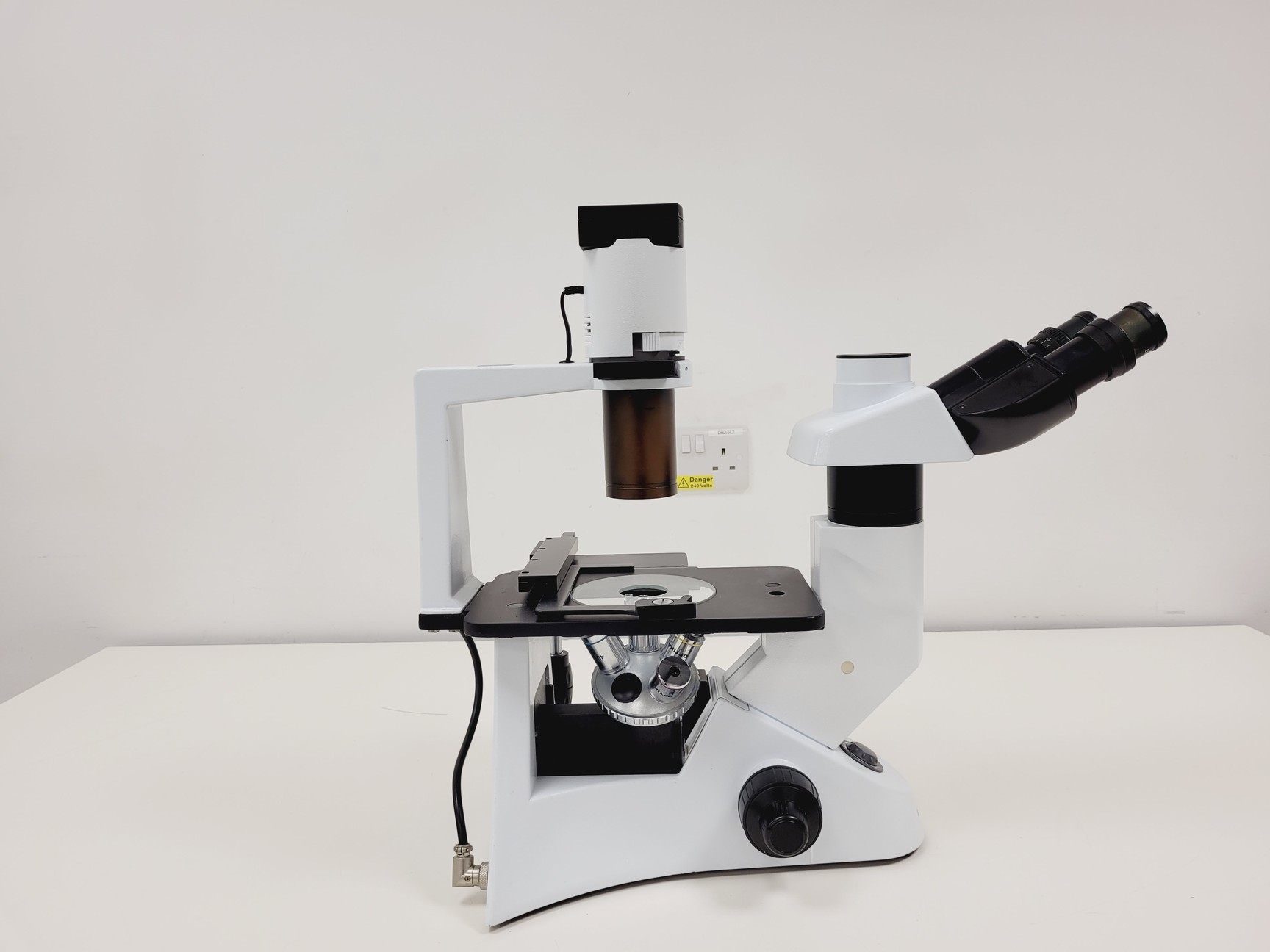 Image of Optika Inverted Microscope Model XDS-2 w/ 4 x Objectives Ph 4x 10x 20x 40x Lab