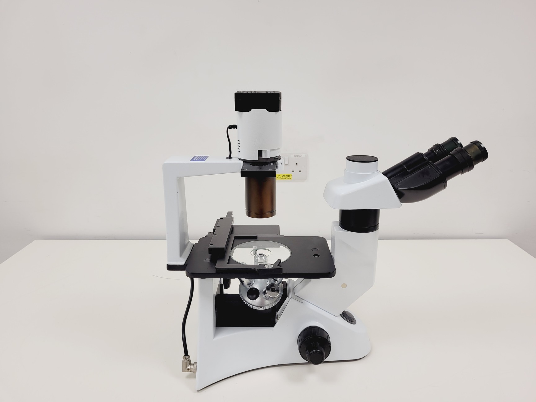 Image of Optika Inverted Microscope Model XDS-2 w/ 4 x Objectives Ph 4x 10x 20x 40x Lab