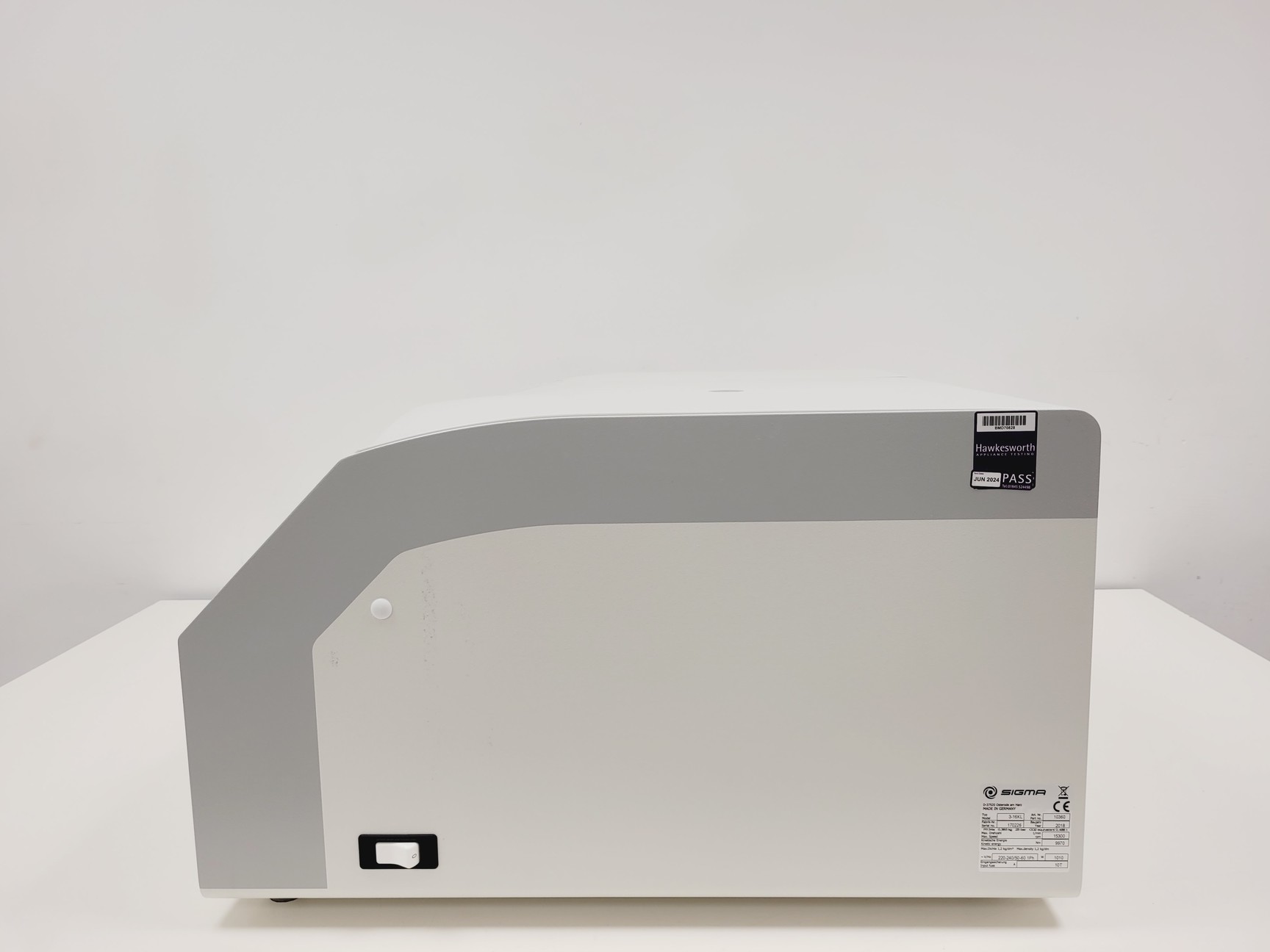 Image of Sigma Model 3-16KL Centrifuge Lab