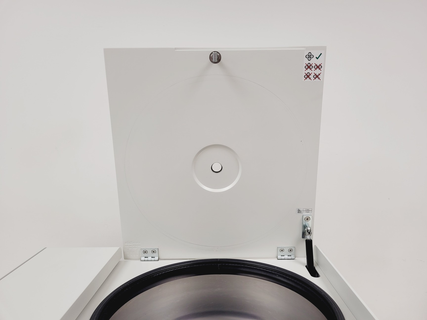 Image of Sigma Model 3-16KL Centrifuge Lab