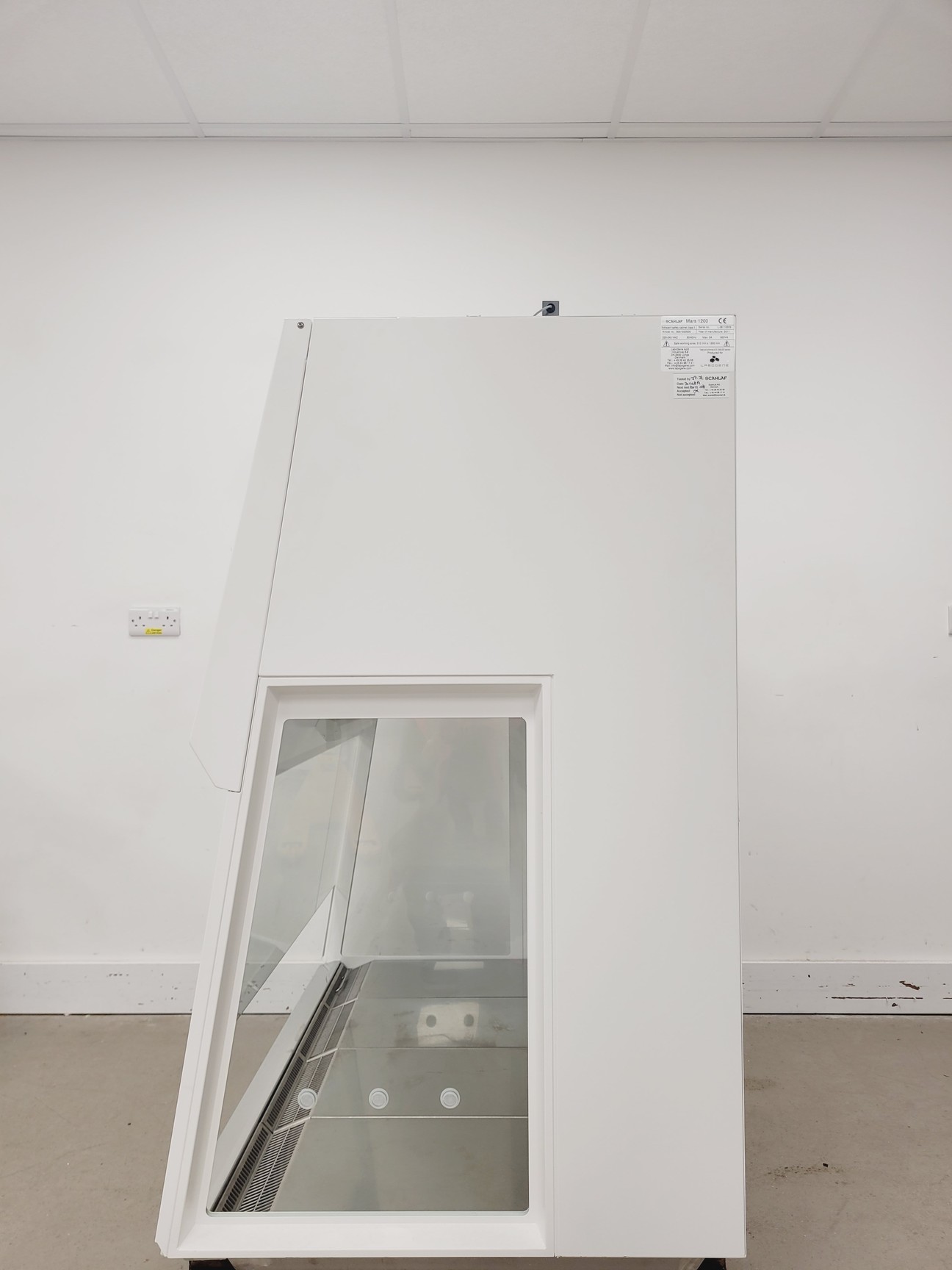 Image of Scanlaf Mars 1200 Class 2 Safety Cabinet Lab