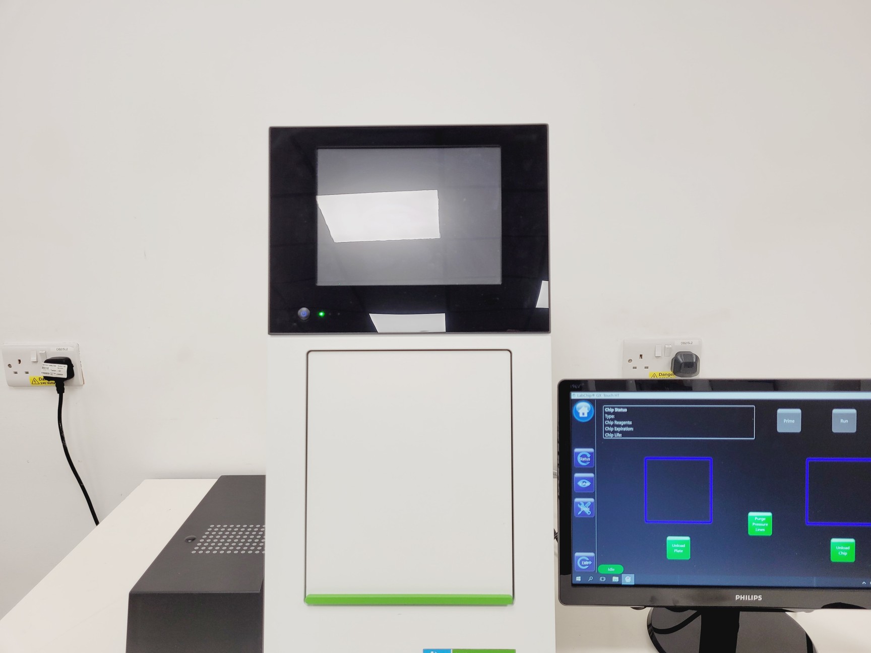 Image of Perkin Elmer LabChip GX Touch HT (Faulty Touchscreen, but is working) Lab