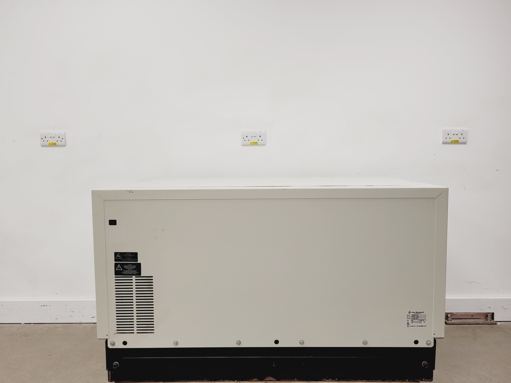 Image of New Brunswick Innova 44R Refrigerated Shaking Incubator Lab