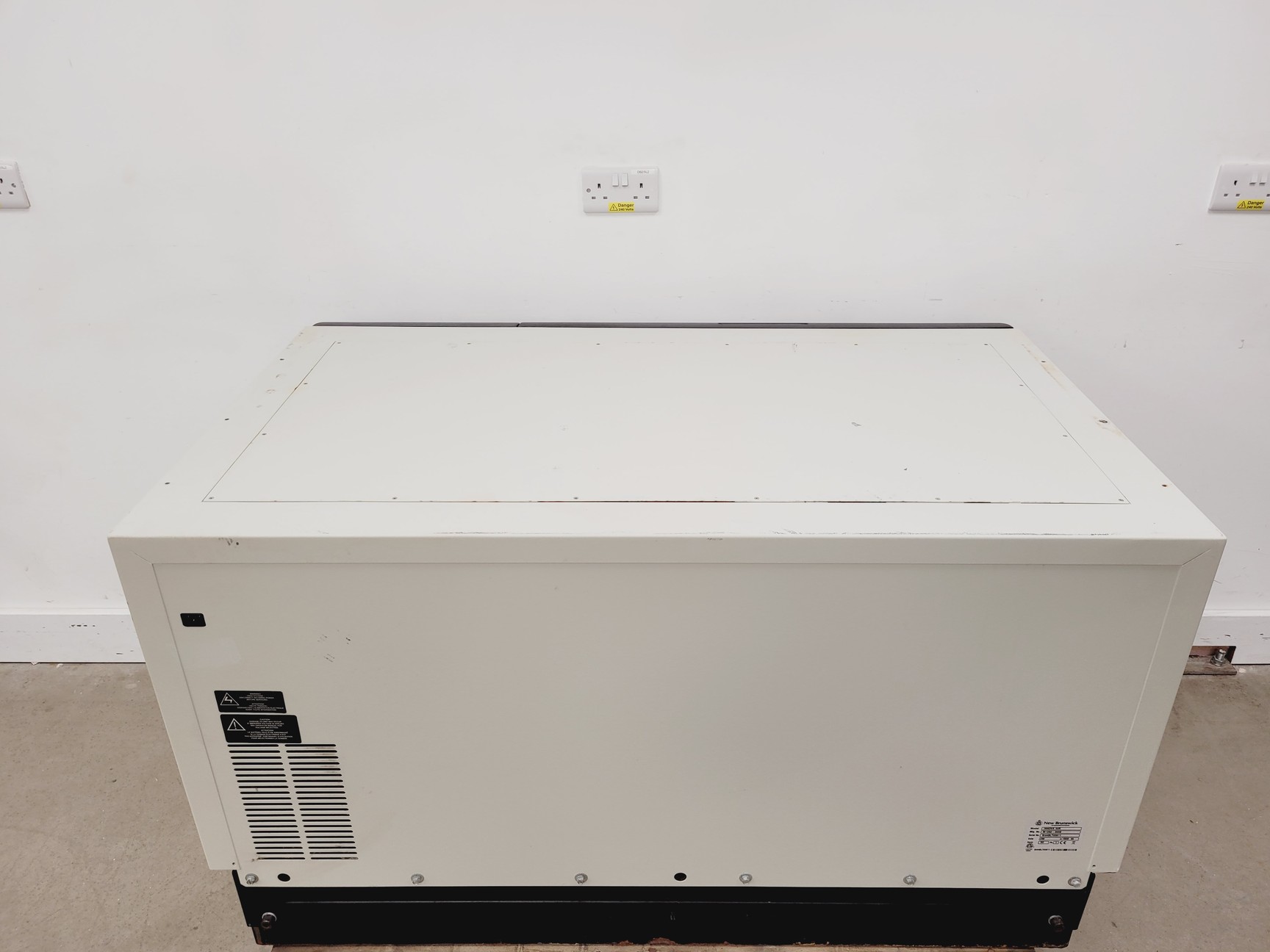 Image of New Brunswick Innova 44R Refrigerated Shaking Incubator Lab