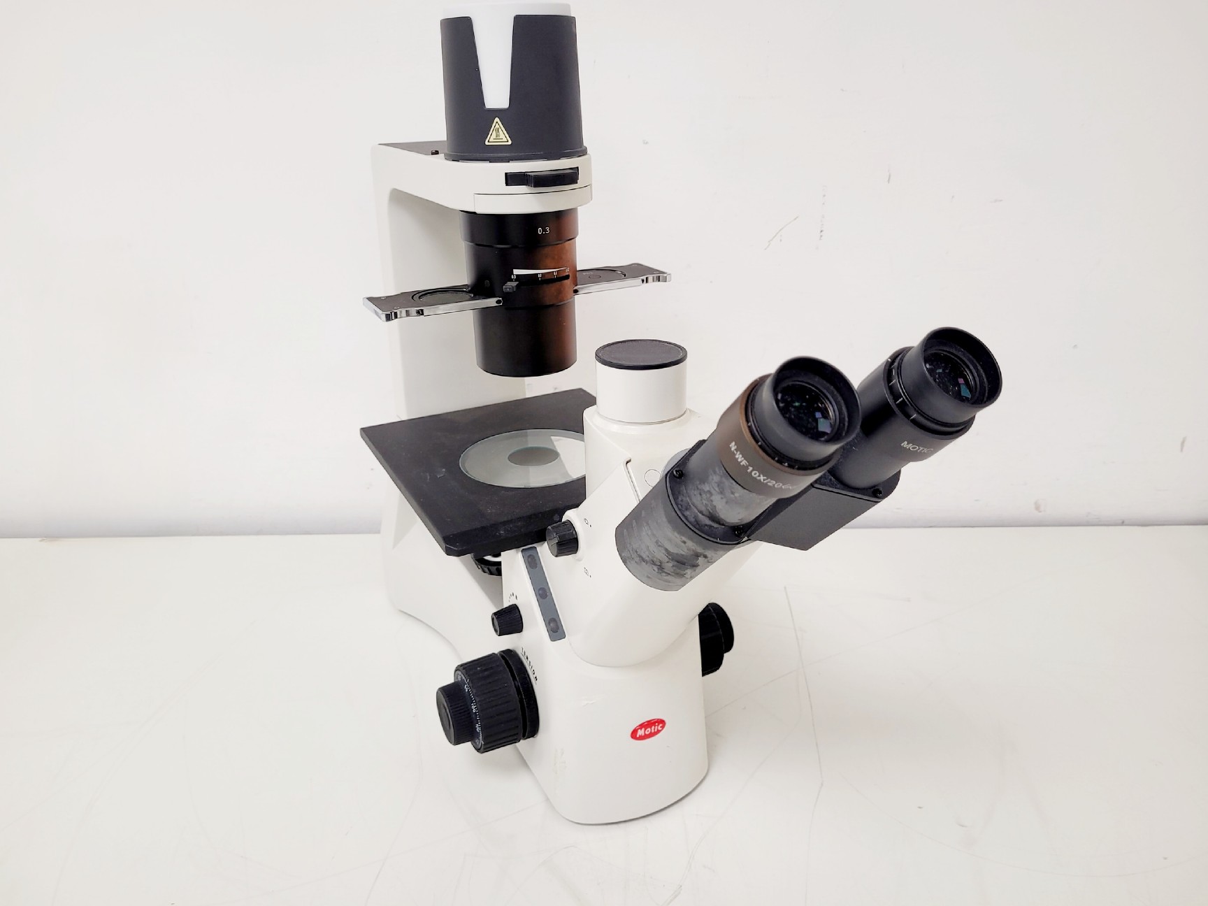Image of Motic AE2000 Microscope w/ 4 x Objectives LWD, PLAN, Ph1 4x 10x 20x 40x Lab