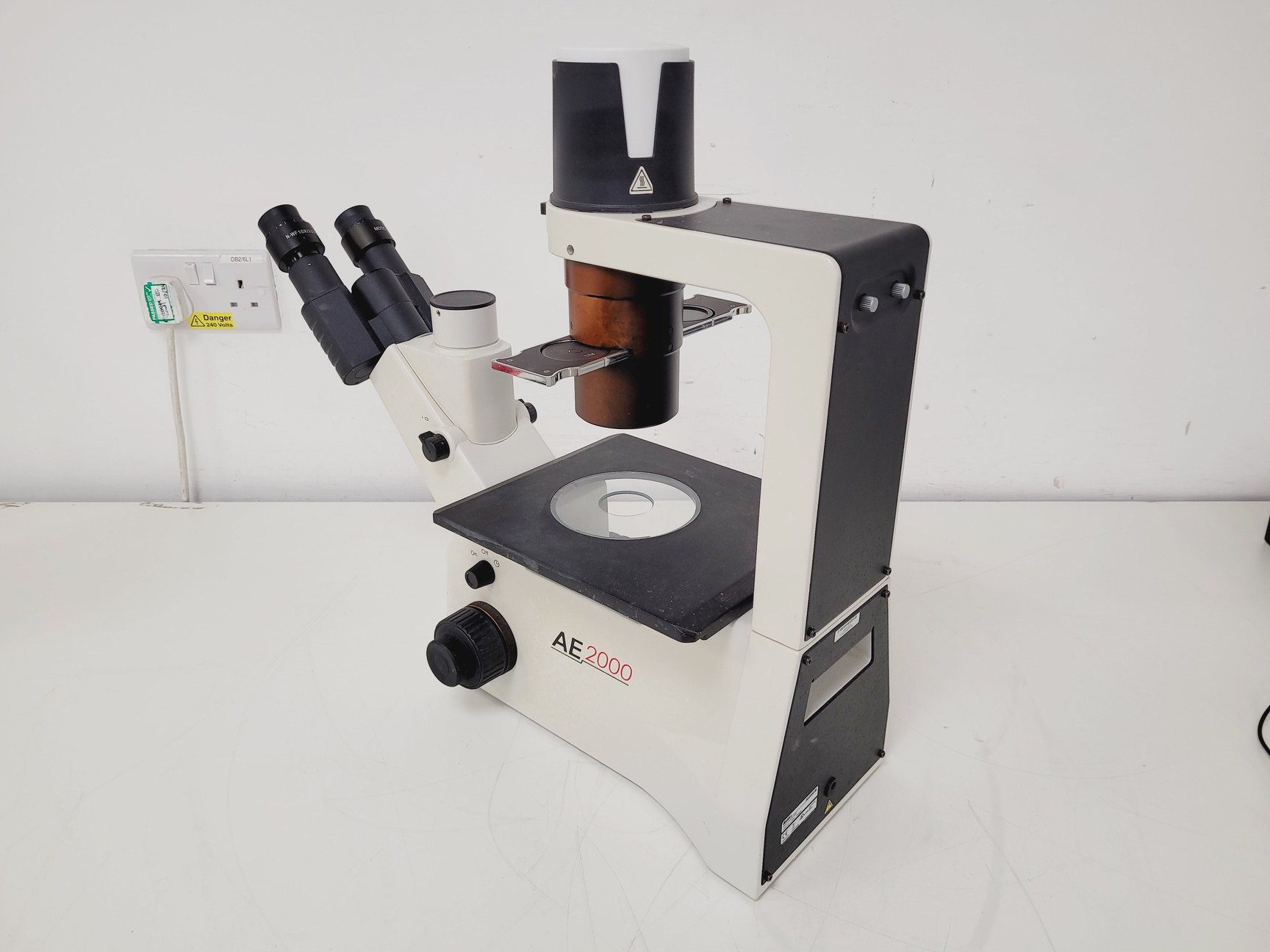 Image of Motic AE2000 Microscope w/ 4 x Objectives LWD, PLAN, Ph1 4x 10x 20x 40x Lab