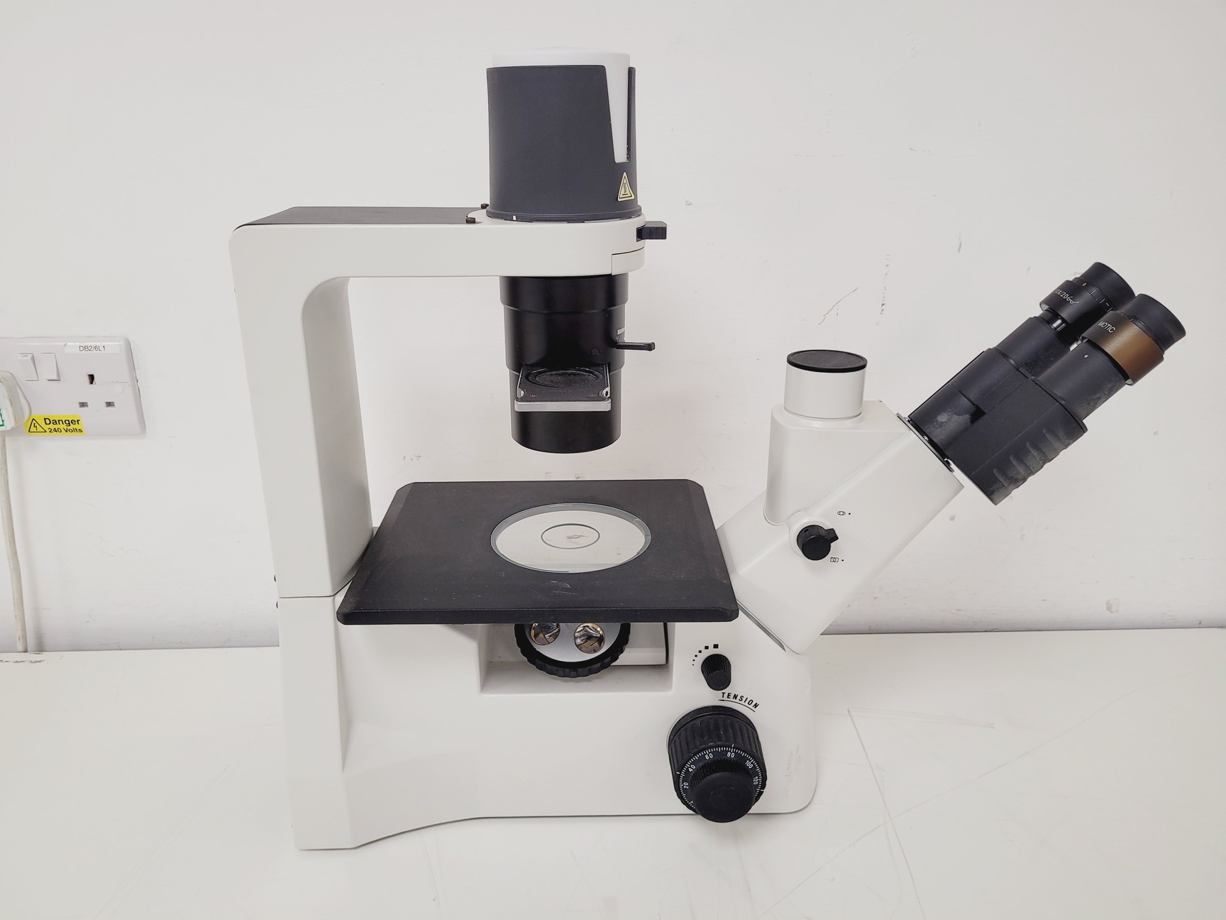 Image of Motic AE2000 Microscope w/ 4 x Objectives LWD, PLAN, Ph1 4x 10x 20x 40x Lab