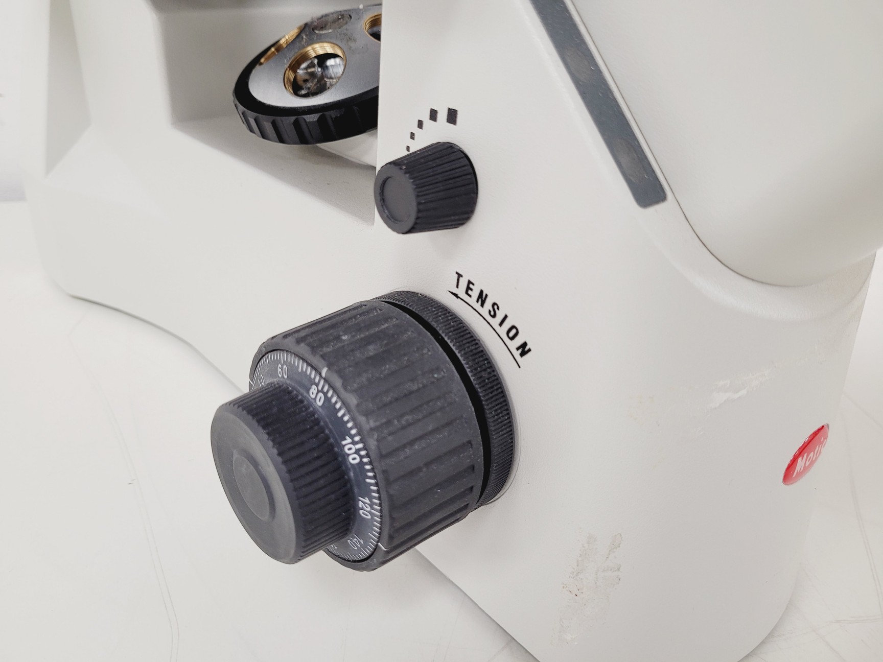 Image of Motic AE2000 Microscope w/ 4 x Objectives LWD, PLAN, Ph1 4x 10x 20x 40x Lab