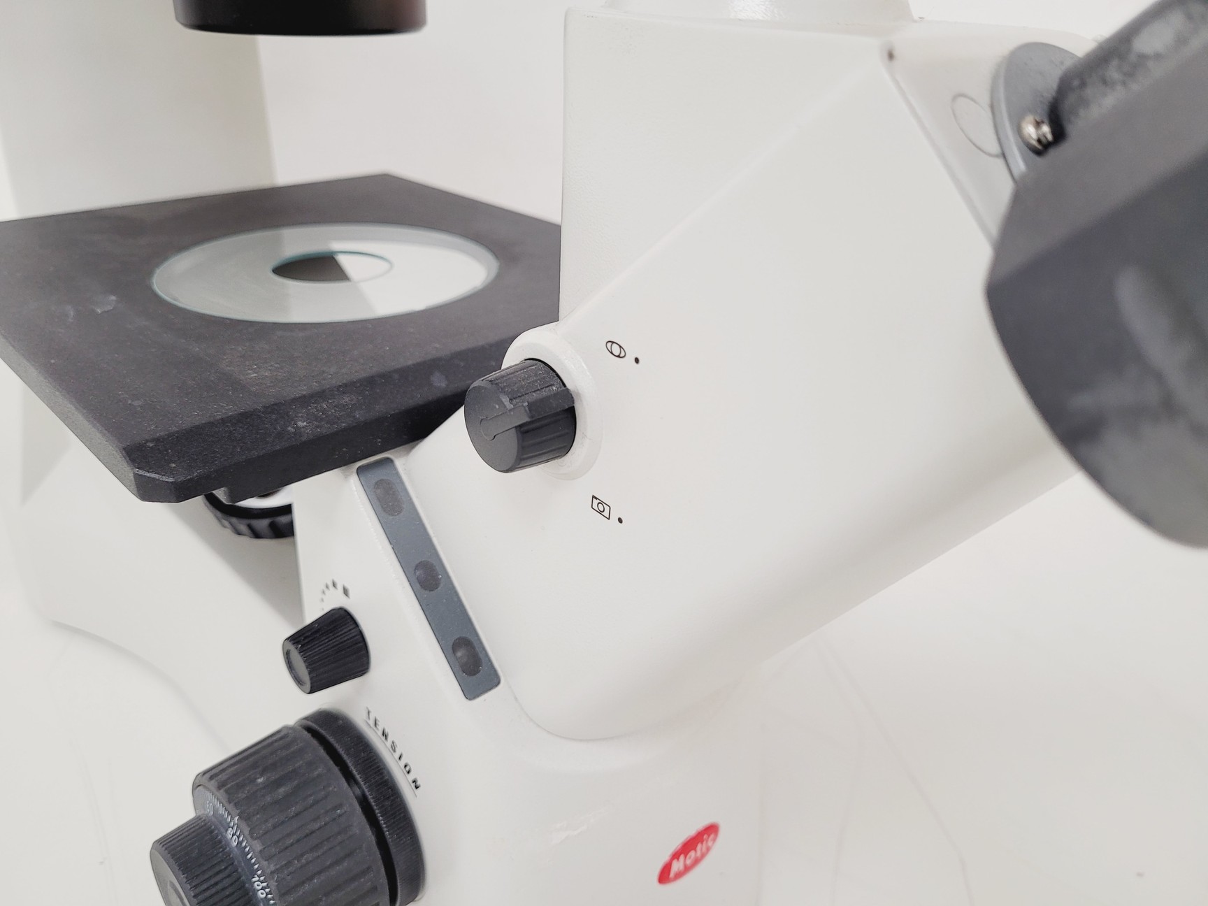 Image of Motic AE2000 Microscope w/ 4 x Objectives LWD, PLAN, Ph1 4x 10x 20x 40x Lab