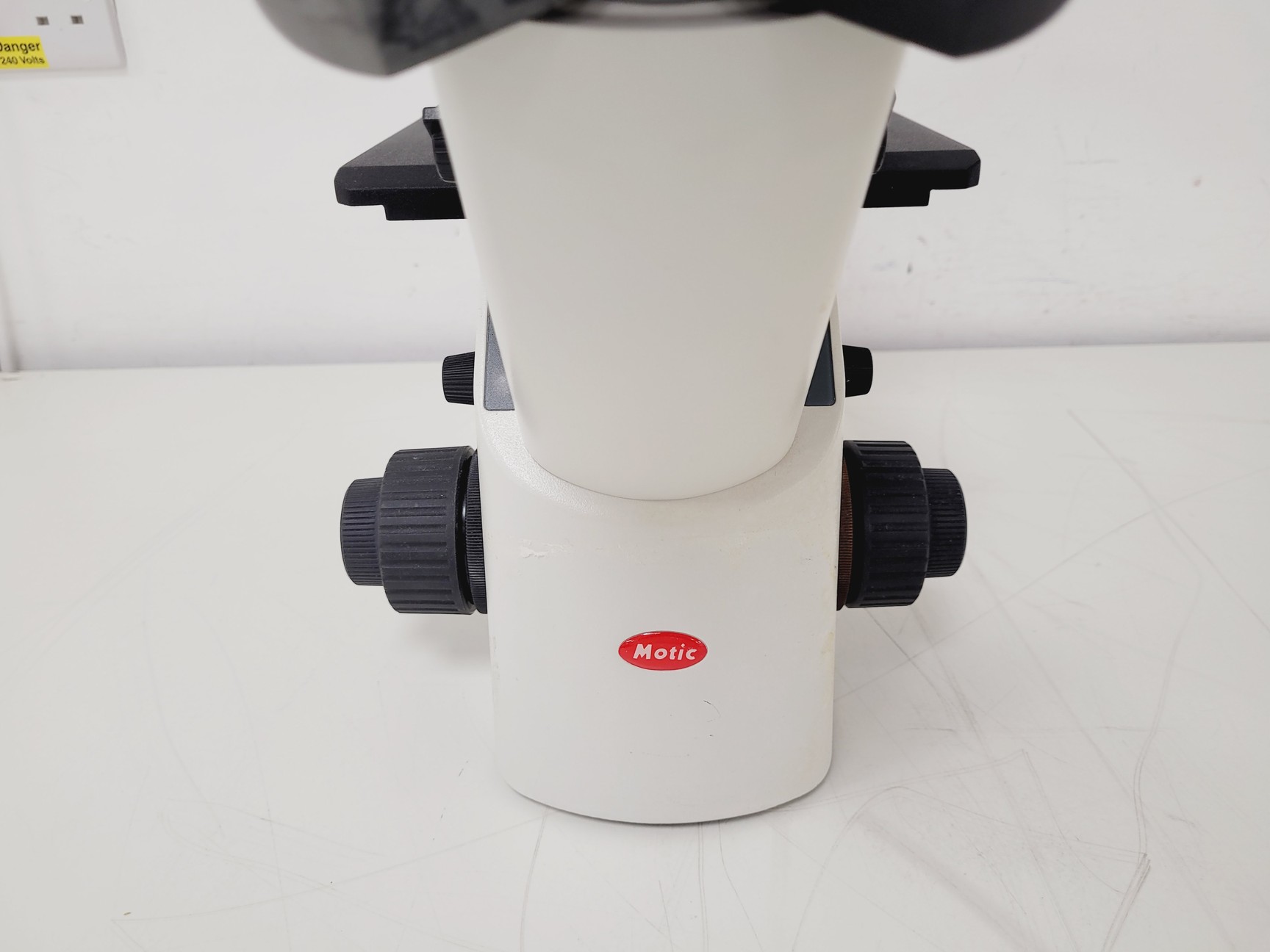 Image of Motic AE2000 Microscope w/ 4 x Objectives LWD, PLAN, Ph1 4x 10x 20x 40x Lab