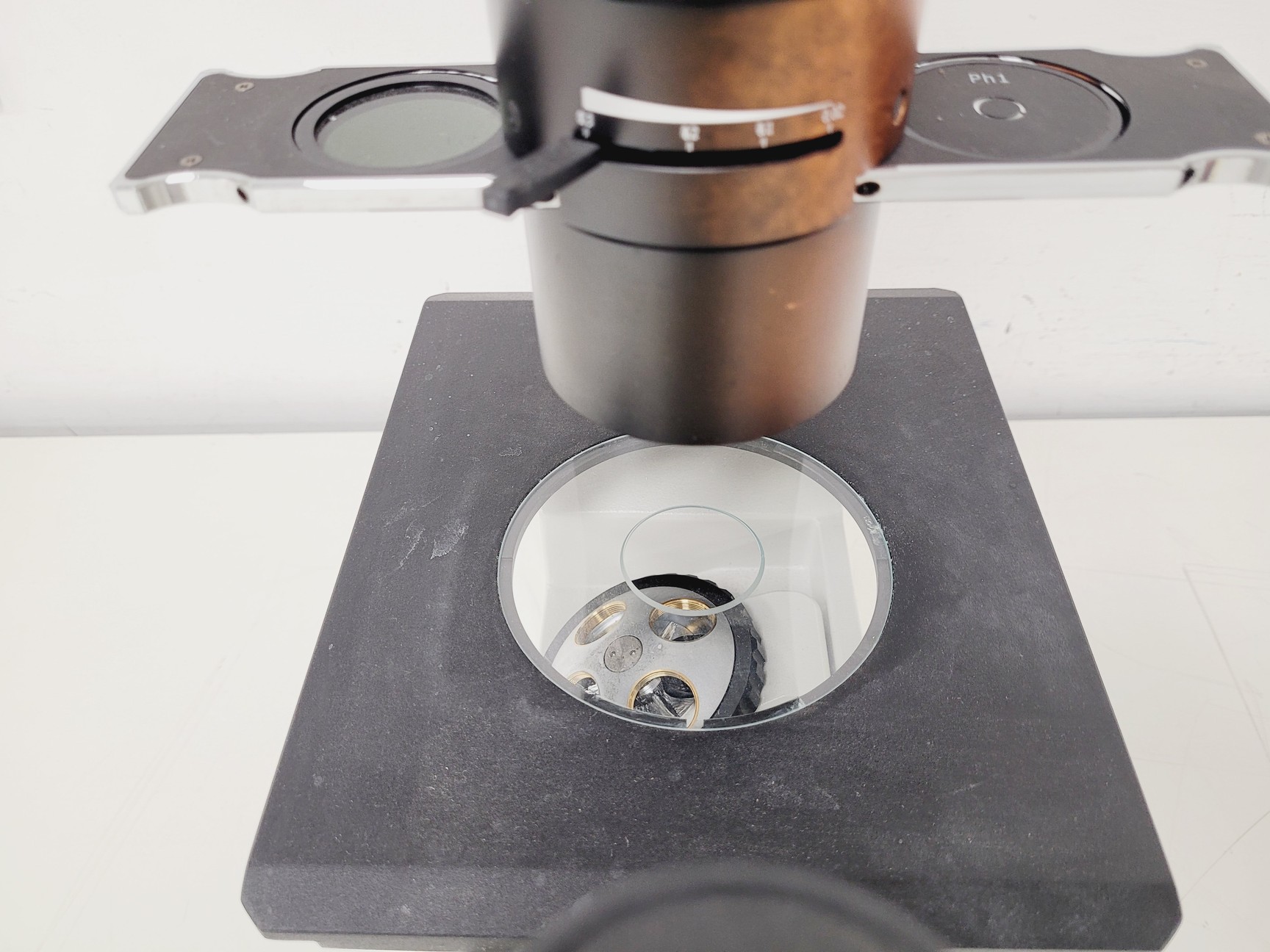 Image of Motic AE2000 Microscope w/ 4 x Objectives LWD, PLAN, Ph1 4x 10x 20x 40x Lab