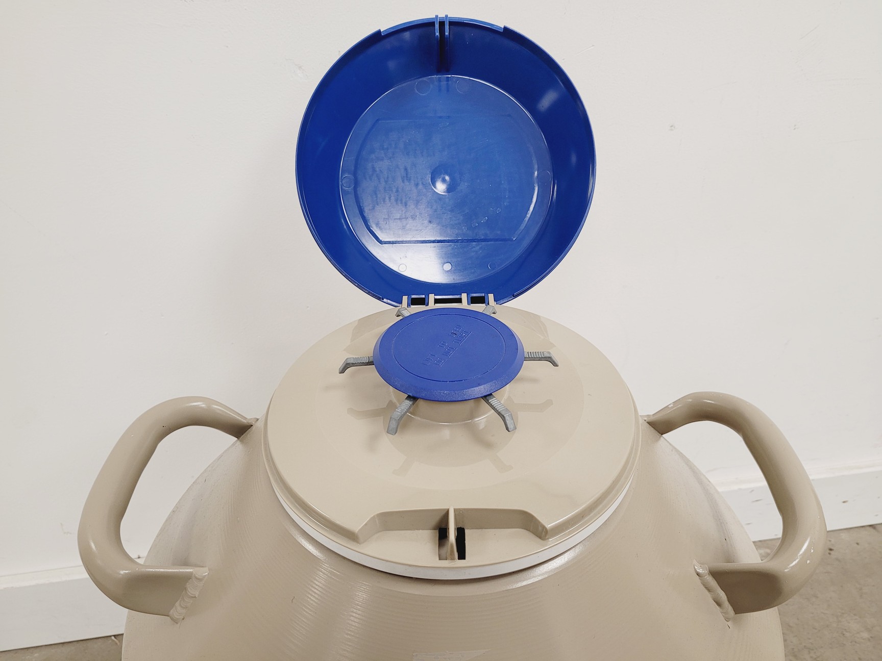 Image of Taylor-Wharton 34XT Liquid Nitrogen Dewar Lab