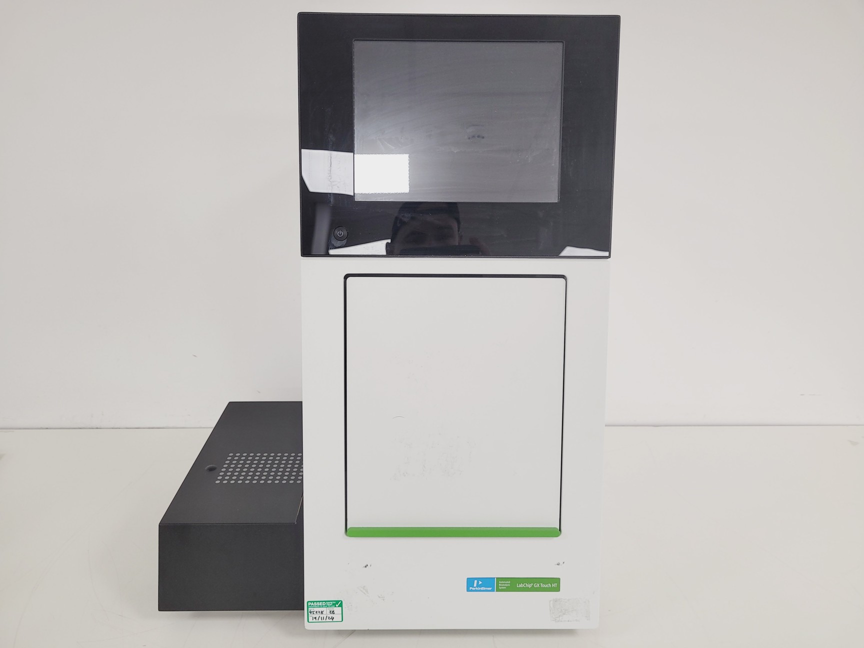 Image of Perkin Elmer LabChip GX Touch HT Automated Bioanalysis System Lab