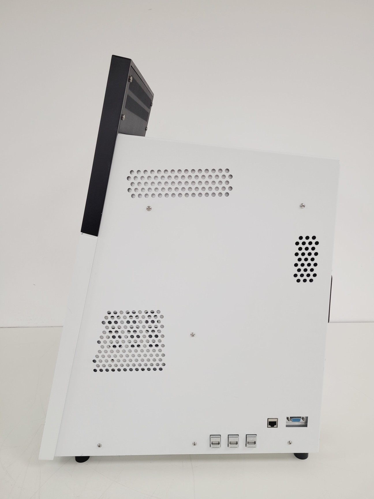 Image of Perkin Elmer LabChip GX Touch HT Automated Bioanalysis System Lab