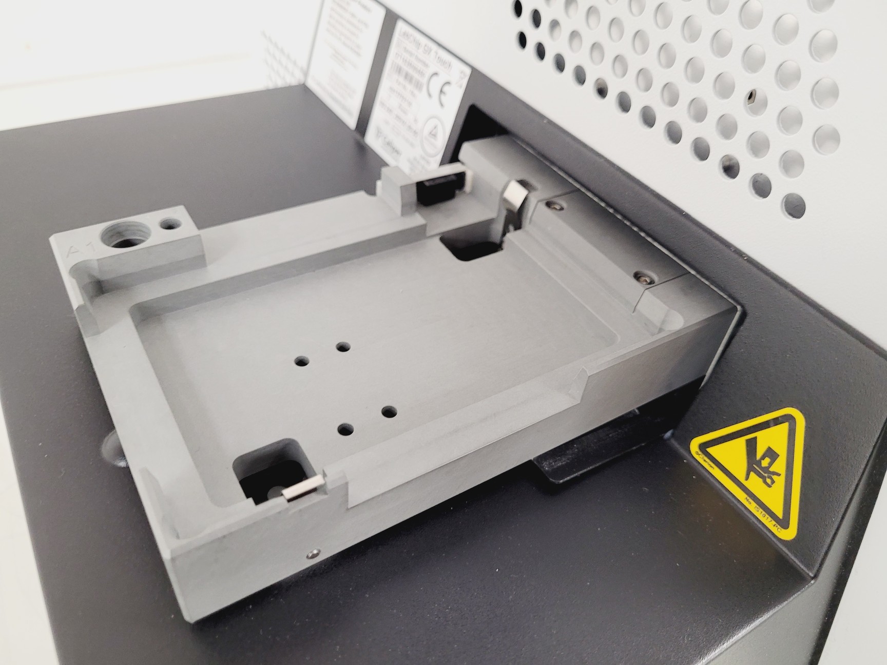 Image of Perkin Elmer LabChip GX Touch HT Automated Bioanalysis System Lab