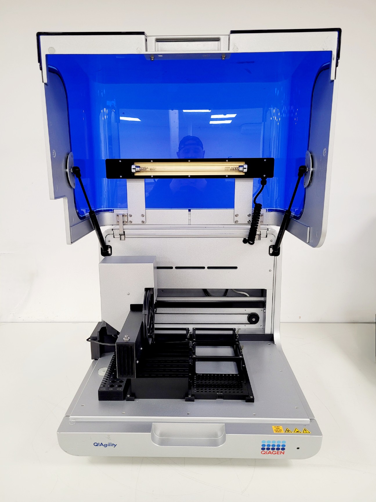 Qag Machine Qiagen QIAgility Automated PCR Prep System Lab
